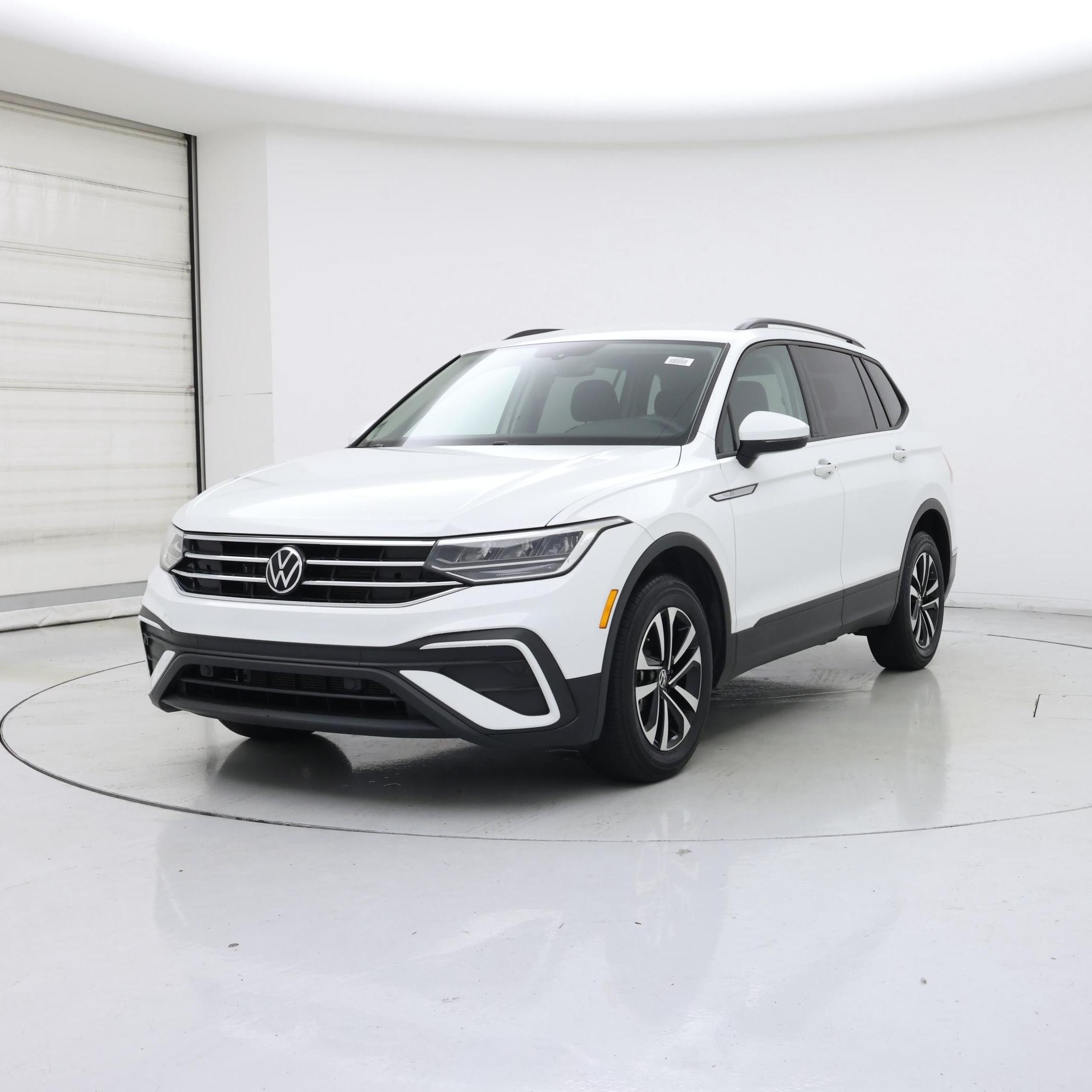 Thumbnail: 2023 Volkswagen Tiguan - 4