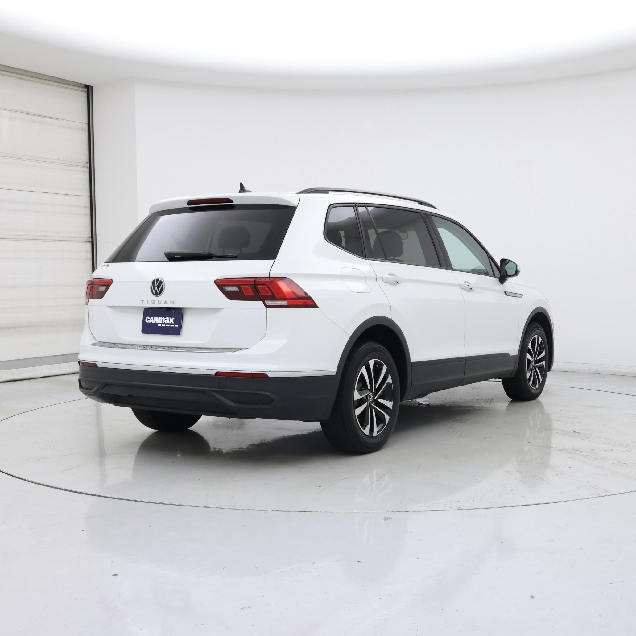 Thumbnail: 2023 Volkswagen Tiguan - 8