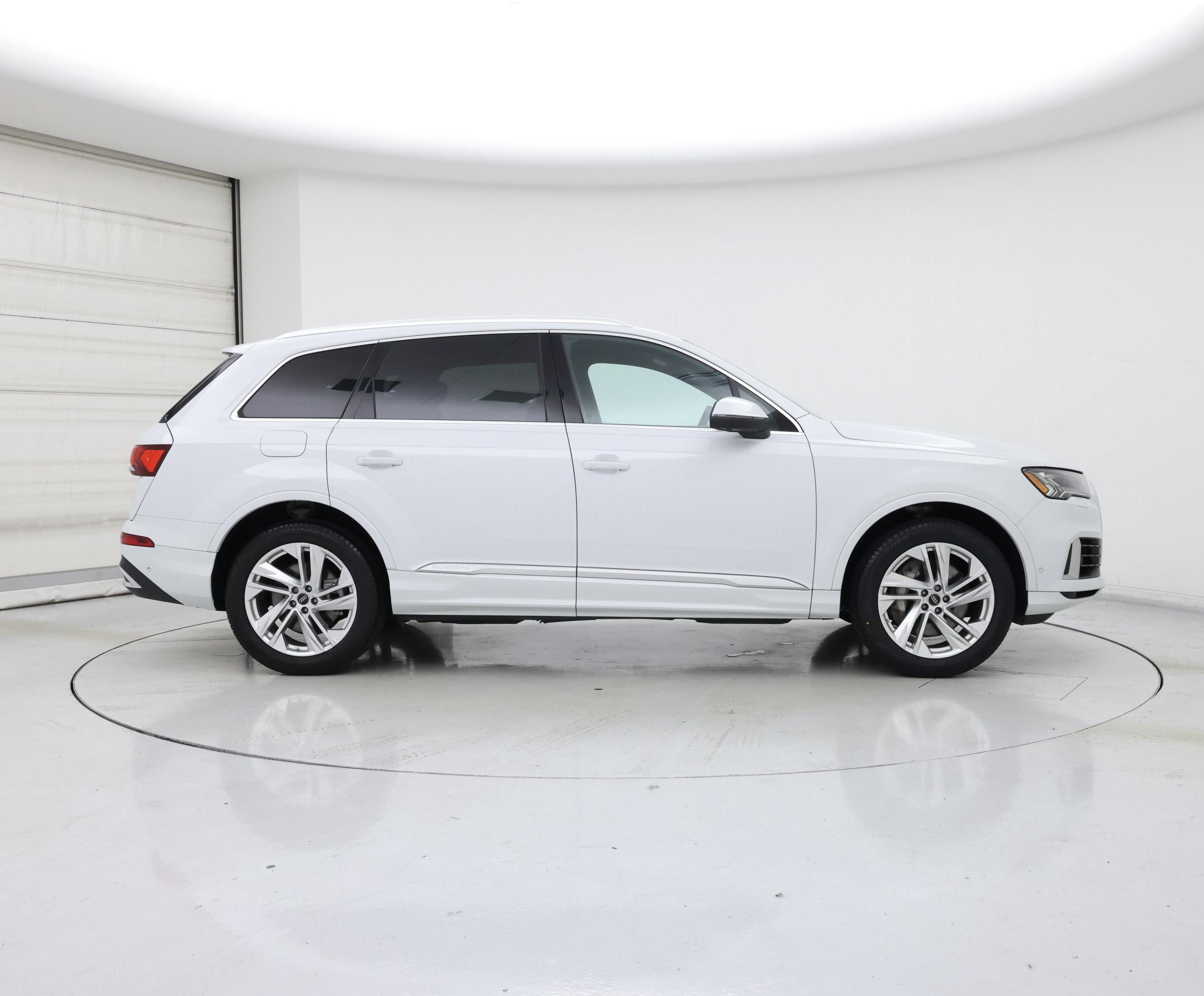 Thumbnail: 2023 Audi Q7 - 7