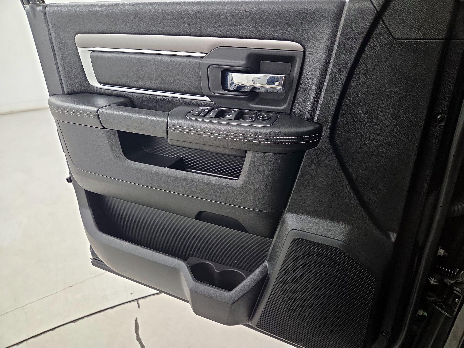 Thumbnail: 2022 RAM 1500 Classic - 12
