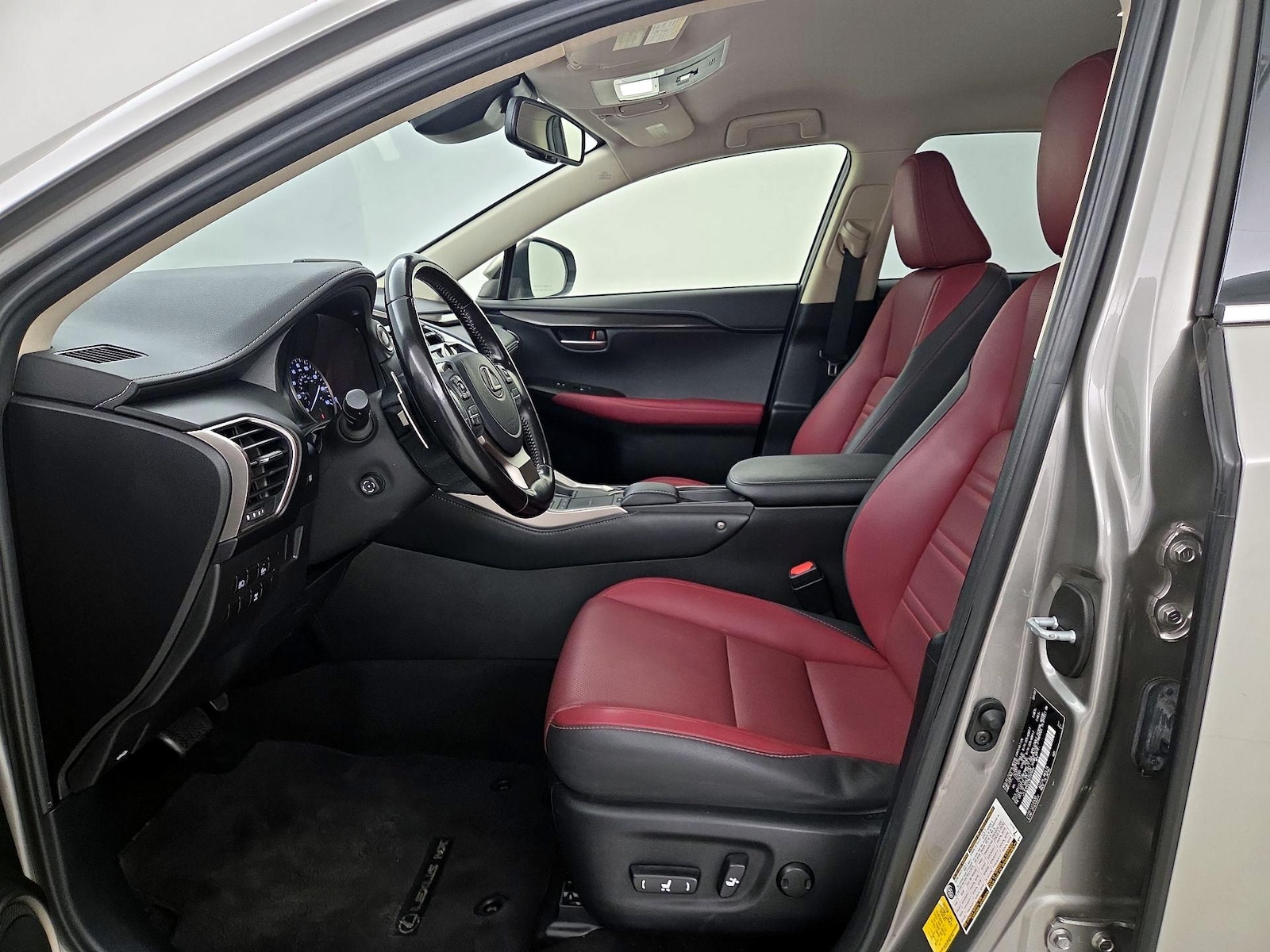 2021 Lexus NX 300 - Photo 12