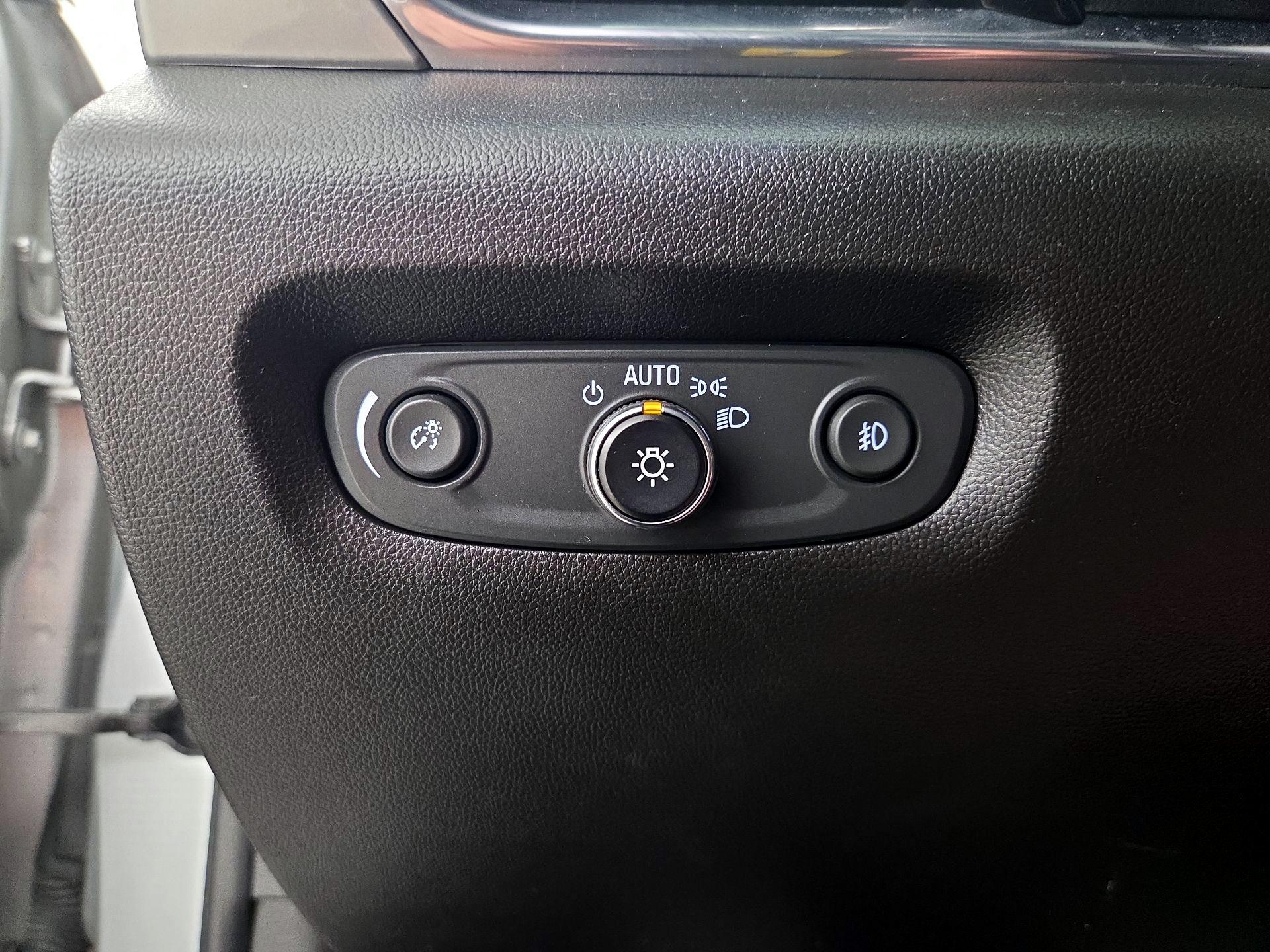 Thumbnail: 2021 Chevrolet Traverse - 13