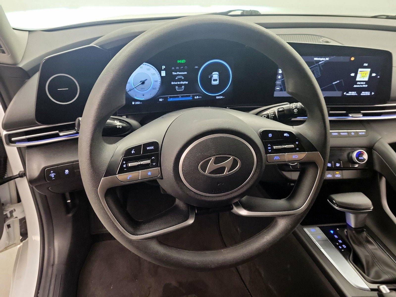 2024 Hyundai Elantra SEL - Photo 11