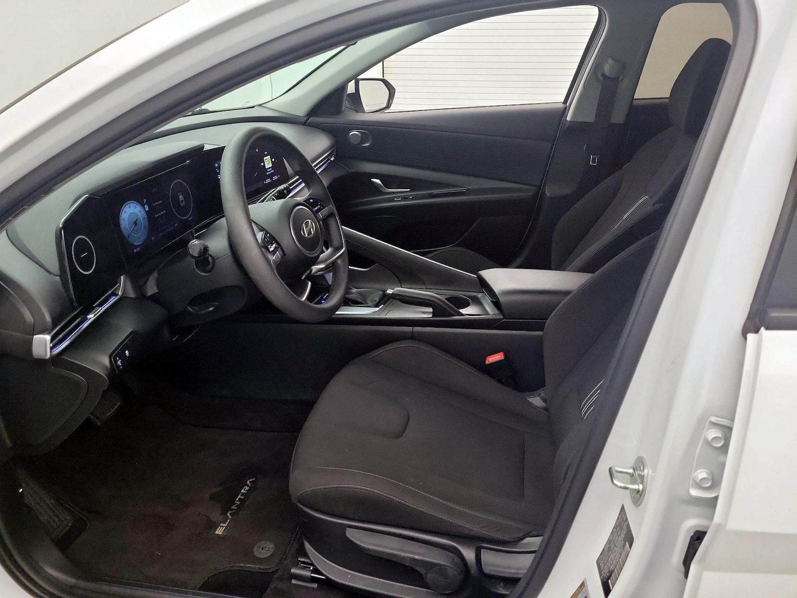 2024 Hyundai Elantra SEL - Photo 12