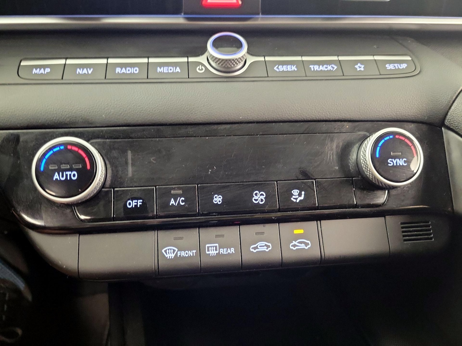 2024 Hyundai Elantra SEL - Photo 17