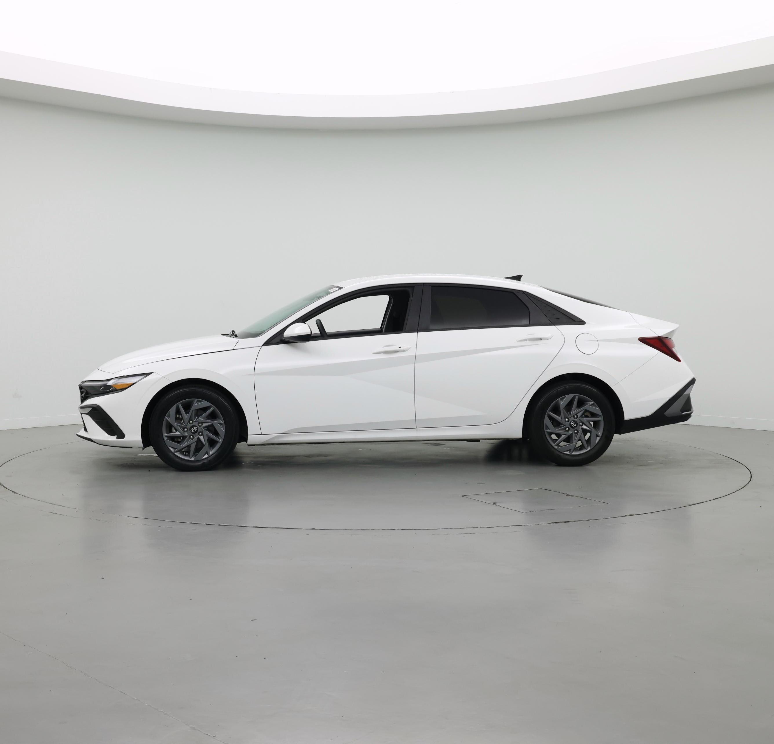 Thumbnail: 2024 Hyundai Elantra - 3