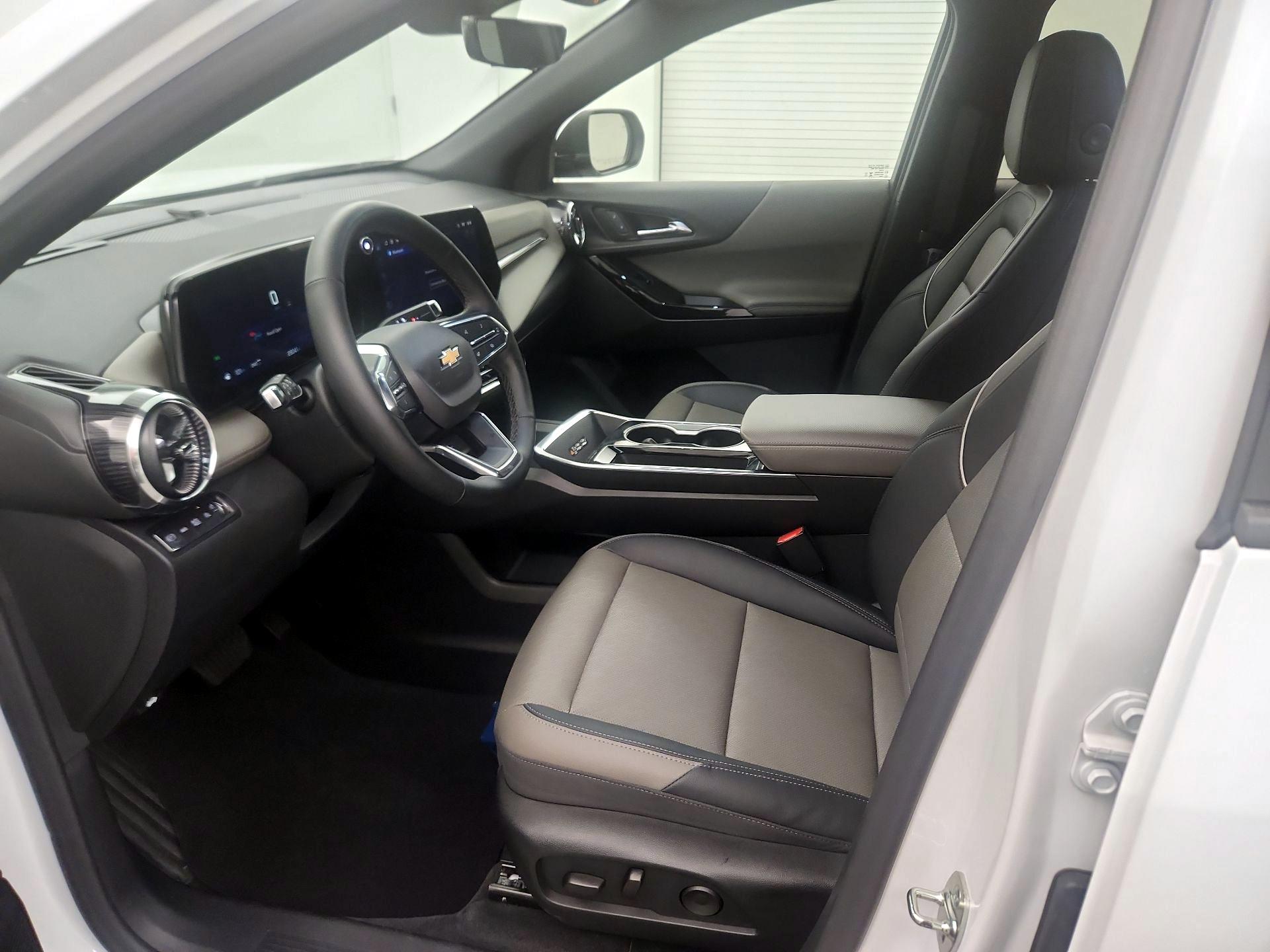 Thumbnail: 2025 Chevrolet Equinox - 11