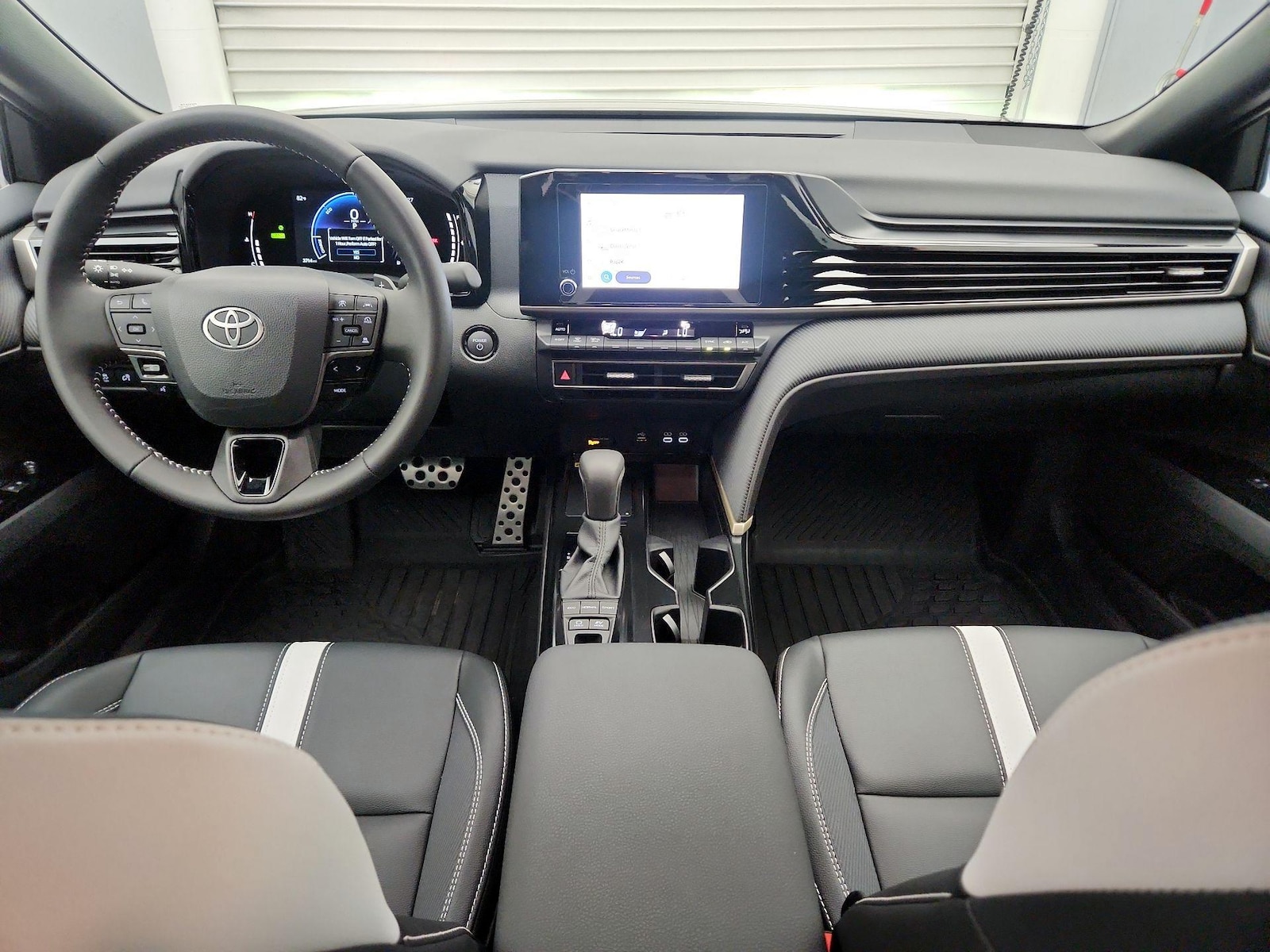 2026 Toyota Camry SE - Photo 10