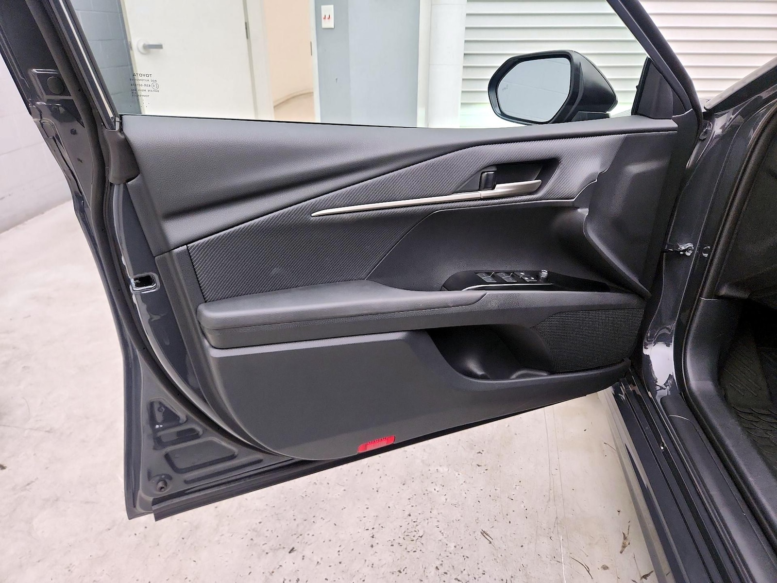 2026 Toyota Camry SE - Photo 13
