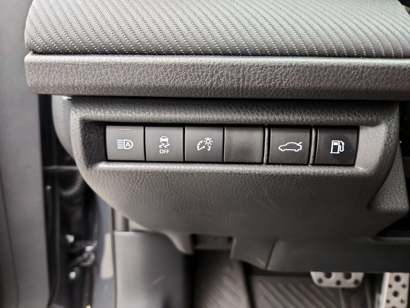 2026 Toyota Camry SE - Photo 14