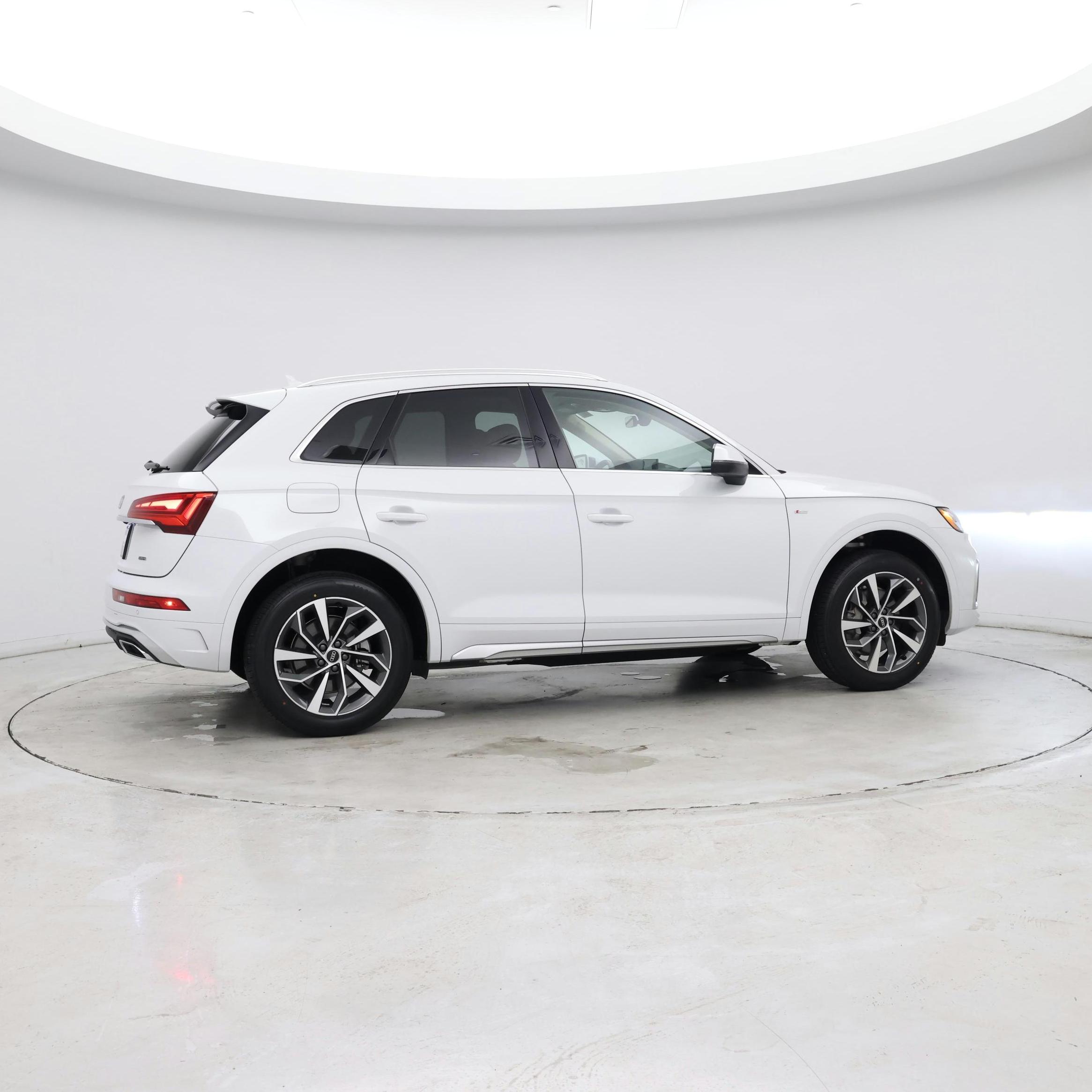 Thumbnail: 2024 Audi Q5 - 8