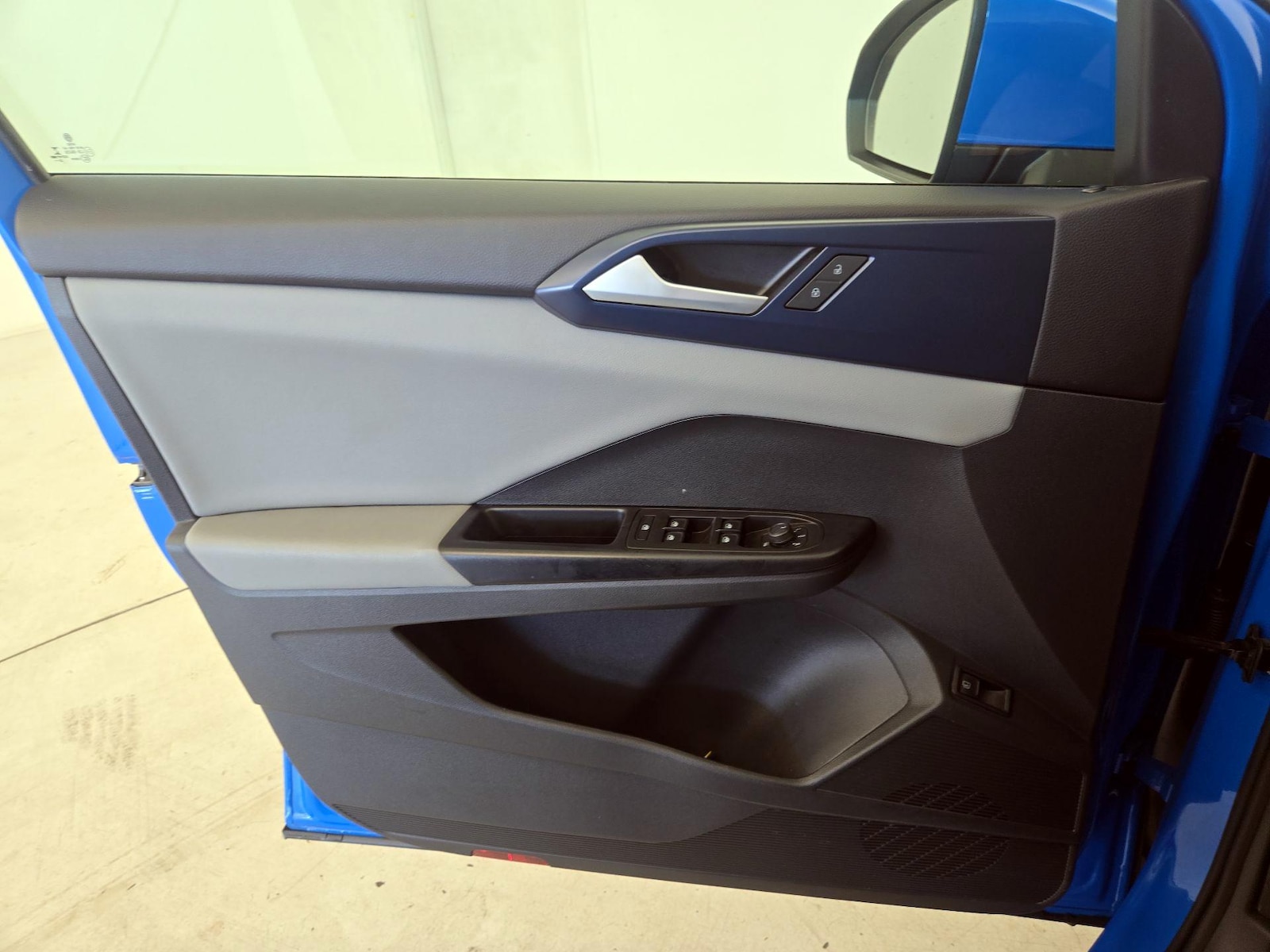 2023 Volkswagen Taos SE - Photo 13