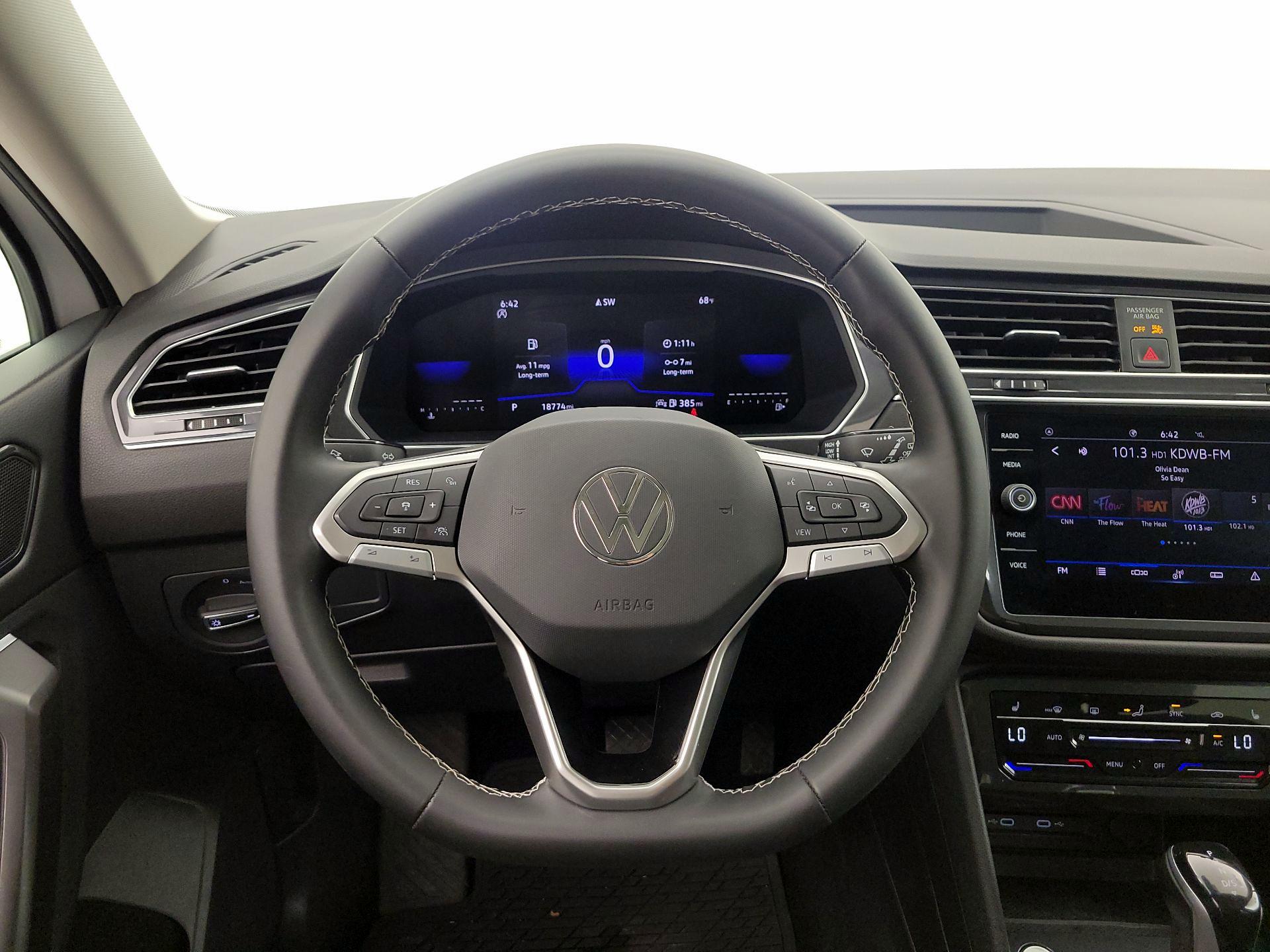 Thumbnail: 2023 Volkswagen Tiguan - 10