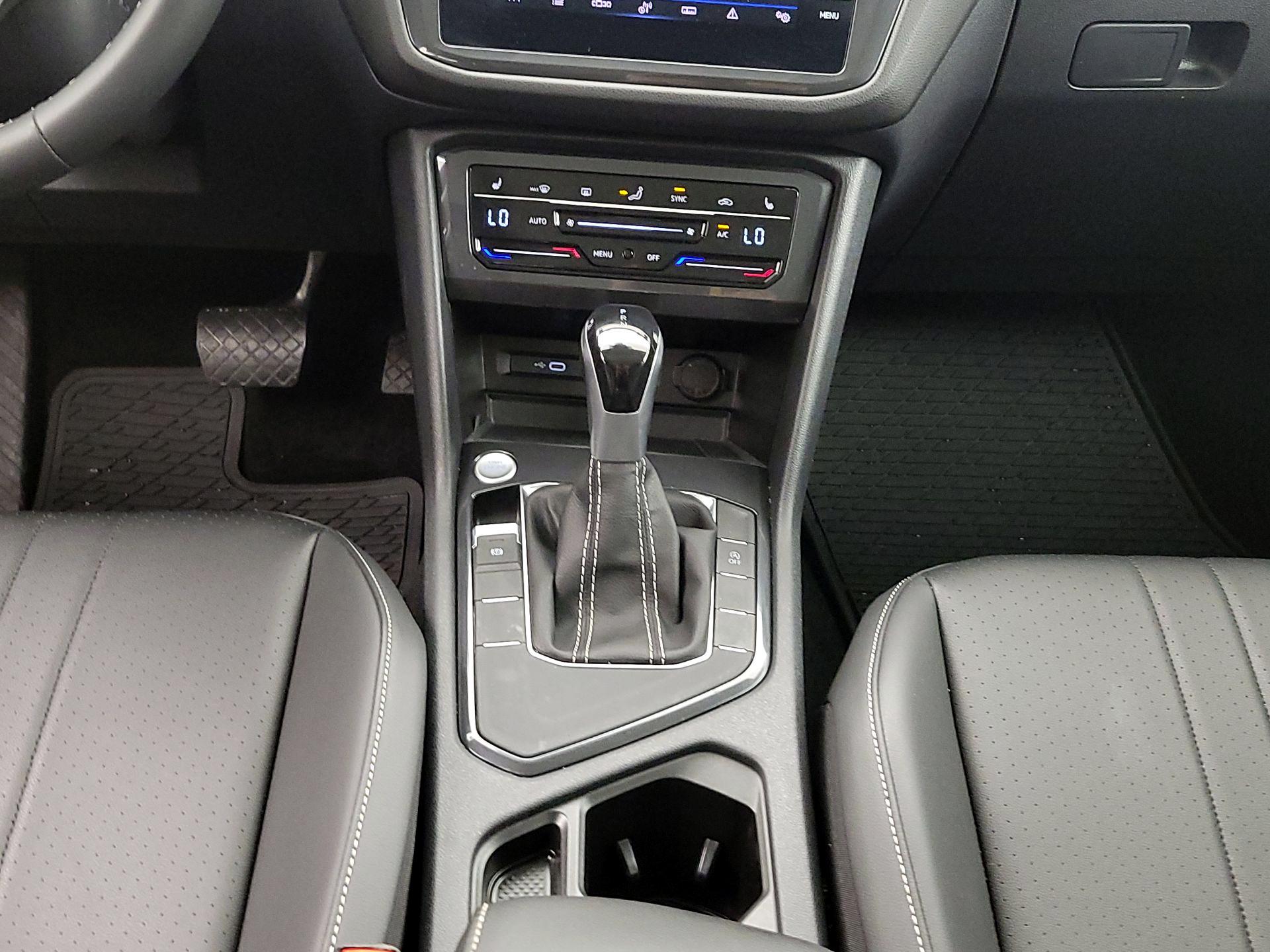 Thumbnail: 2023 Volkswagen Tiguan - 17