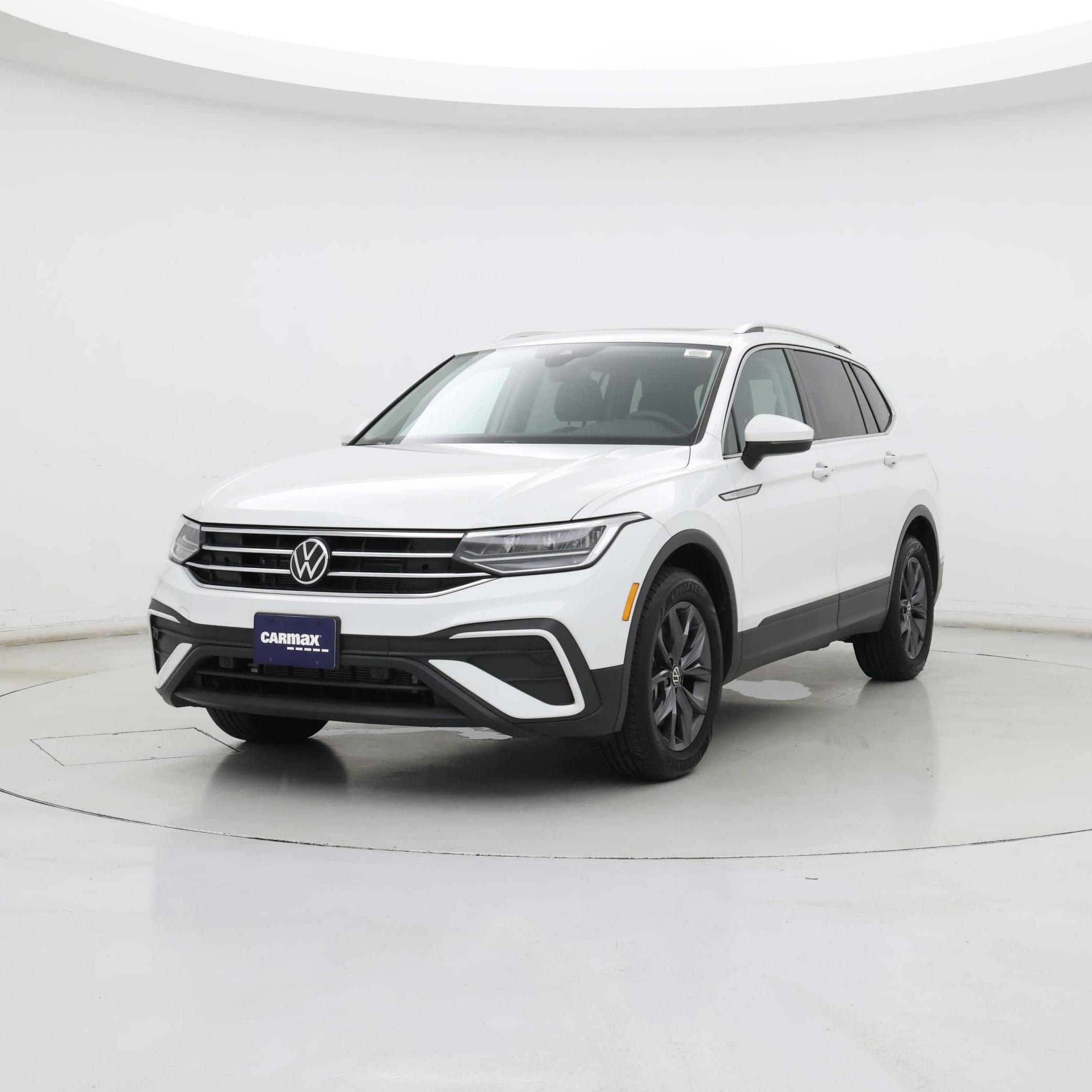 Thumbnail: 2023 Volkswagen Tiguan - 4