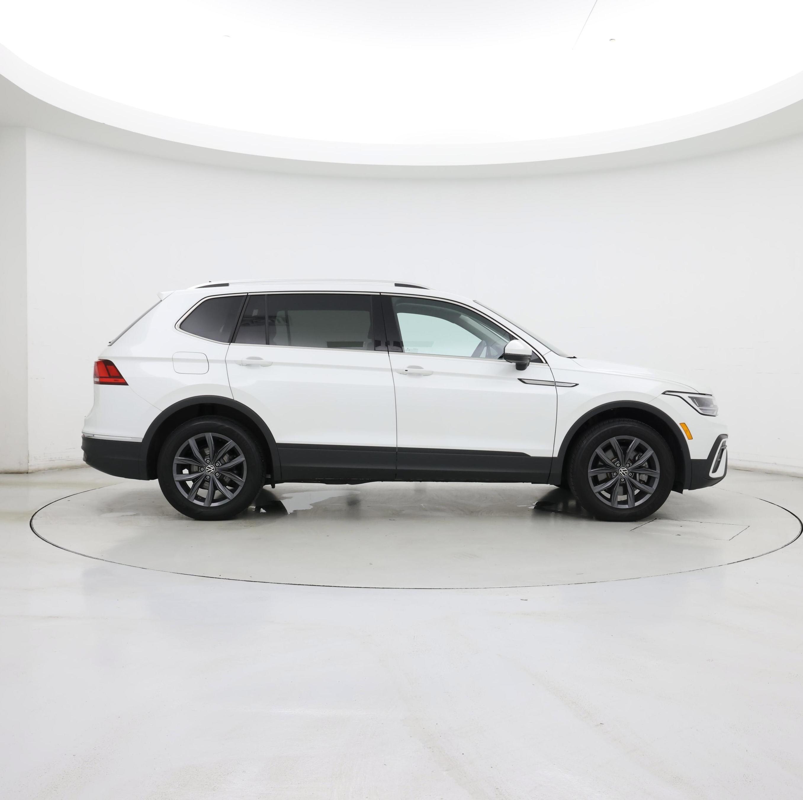Thumbnail: 2023 Volkswagen Tiguan - 7