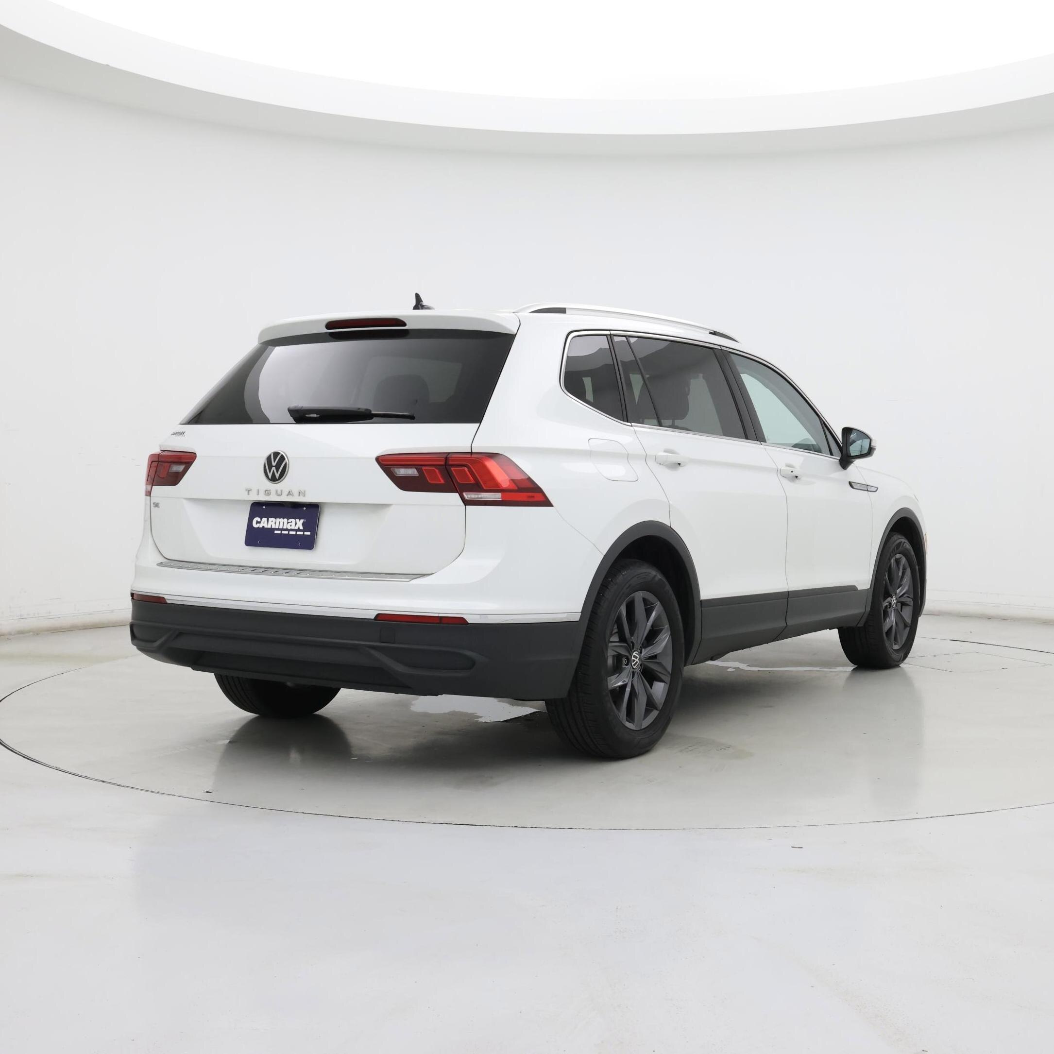 Thumbnail: 2023 Volkswagen Tiguan - 8