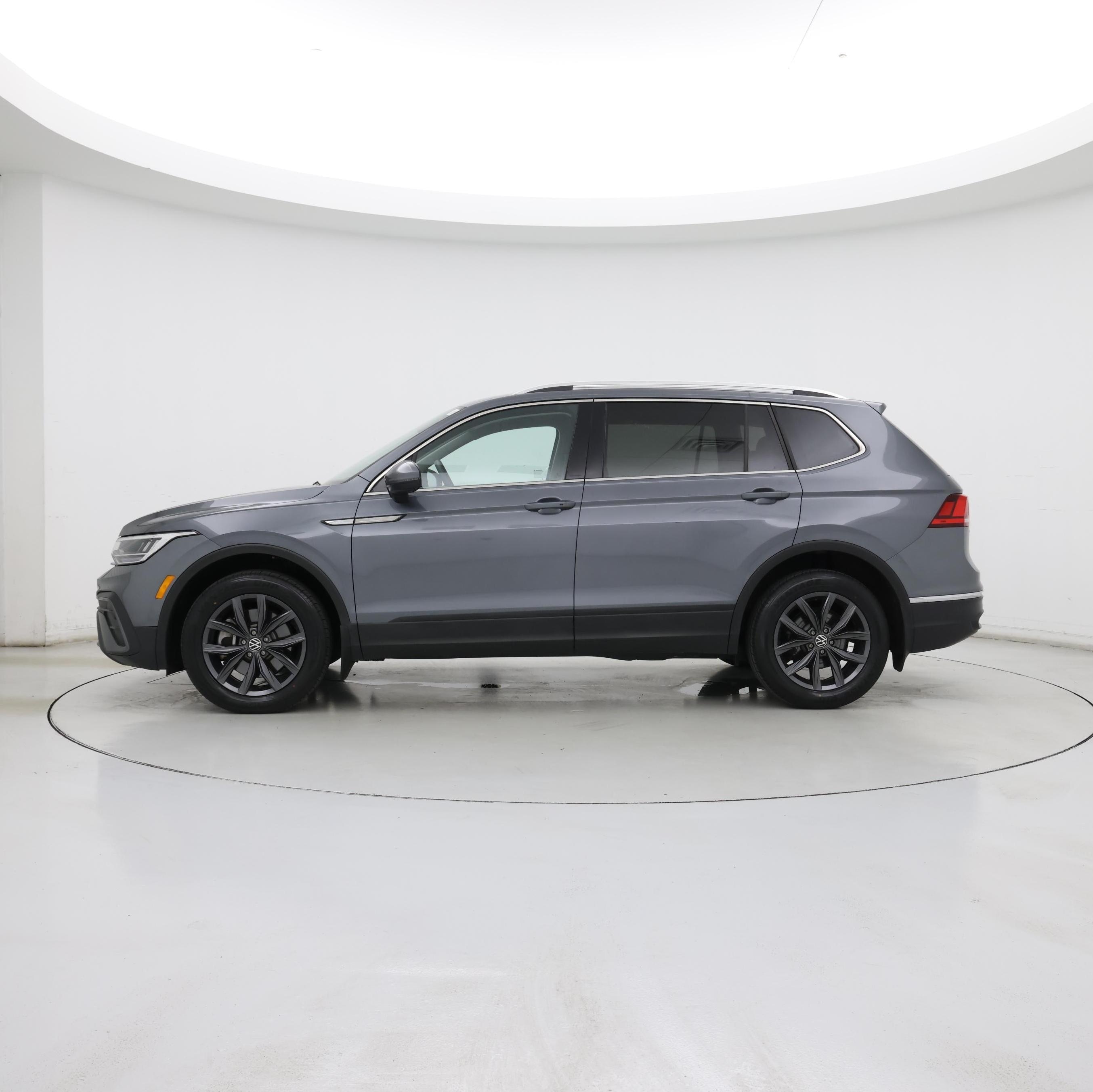 Thumbnail: 2024 Volkswagen Tiguan - 3