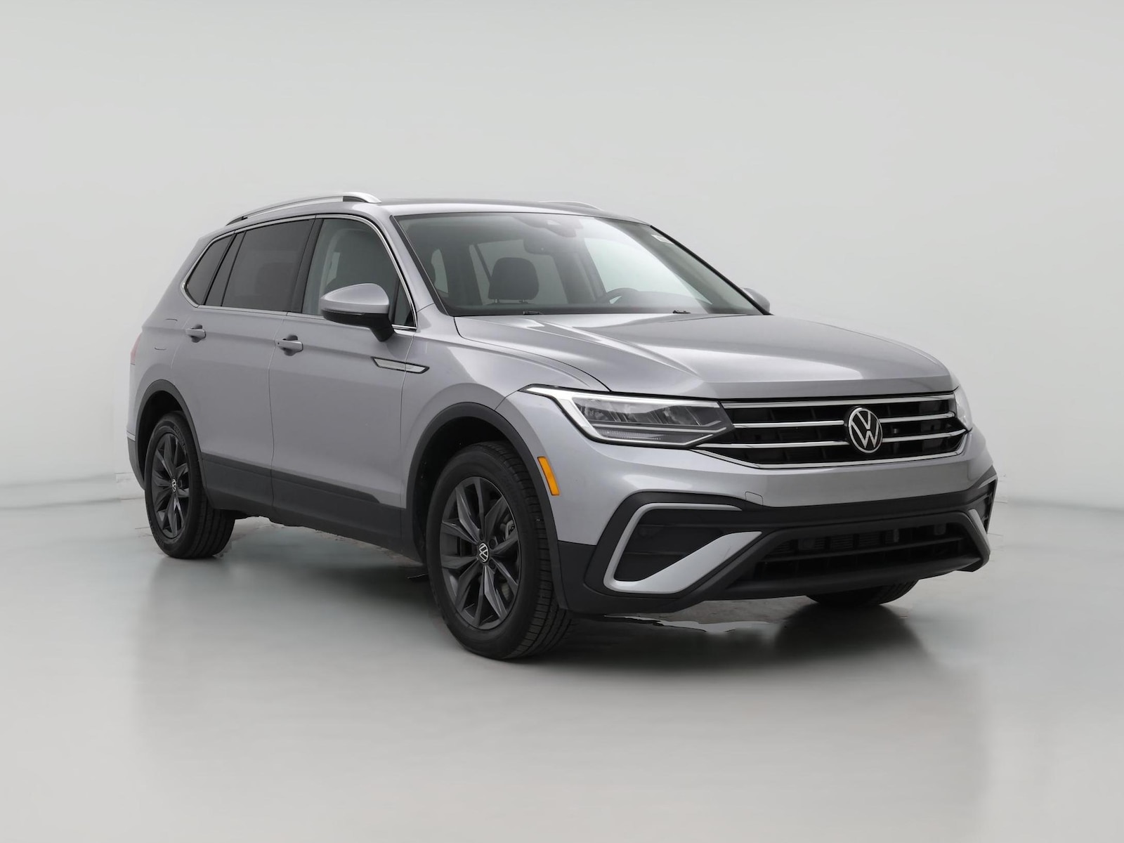 2023 Volkswagen Tiguan SE - Photo 1