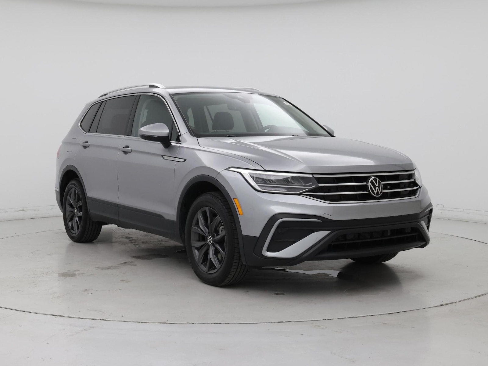 2023 Volkswagen Tiguan SE - Photo 2