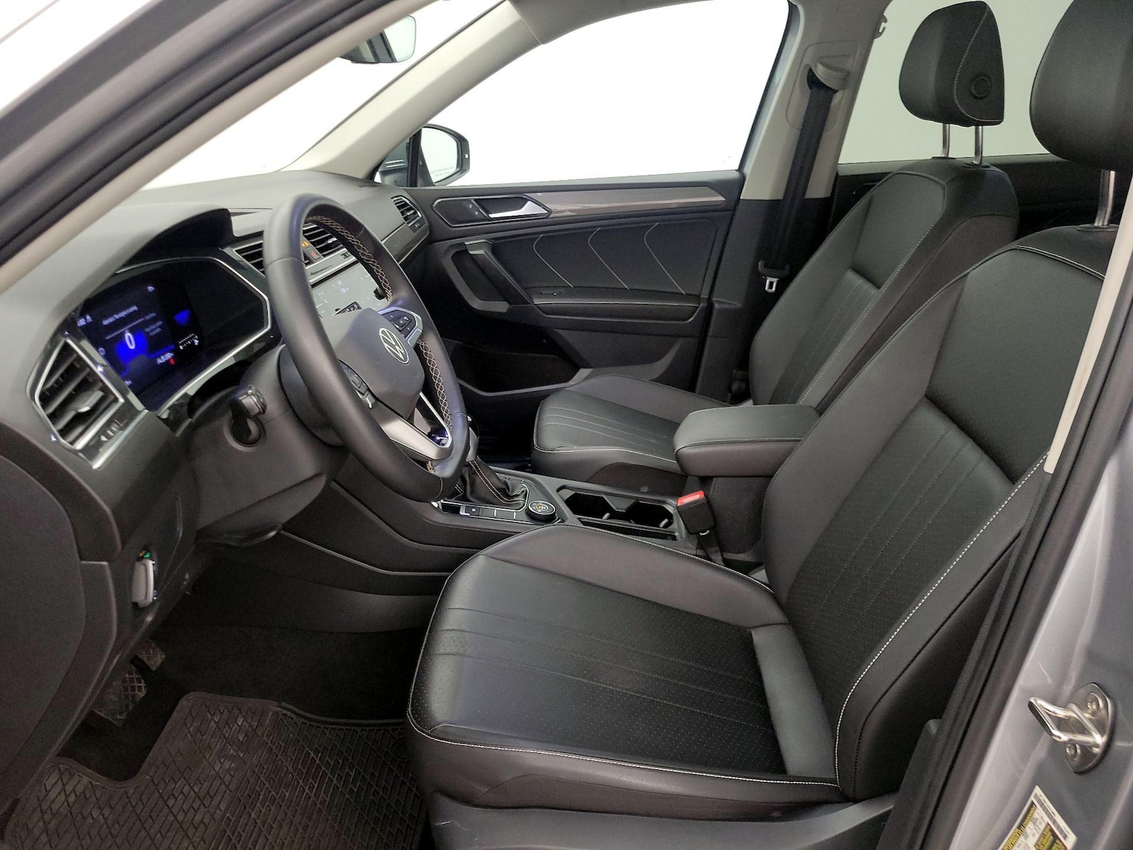2023 Volkswagen Tiguan SE - Photo 12