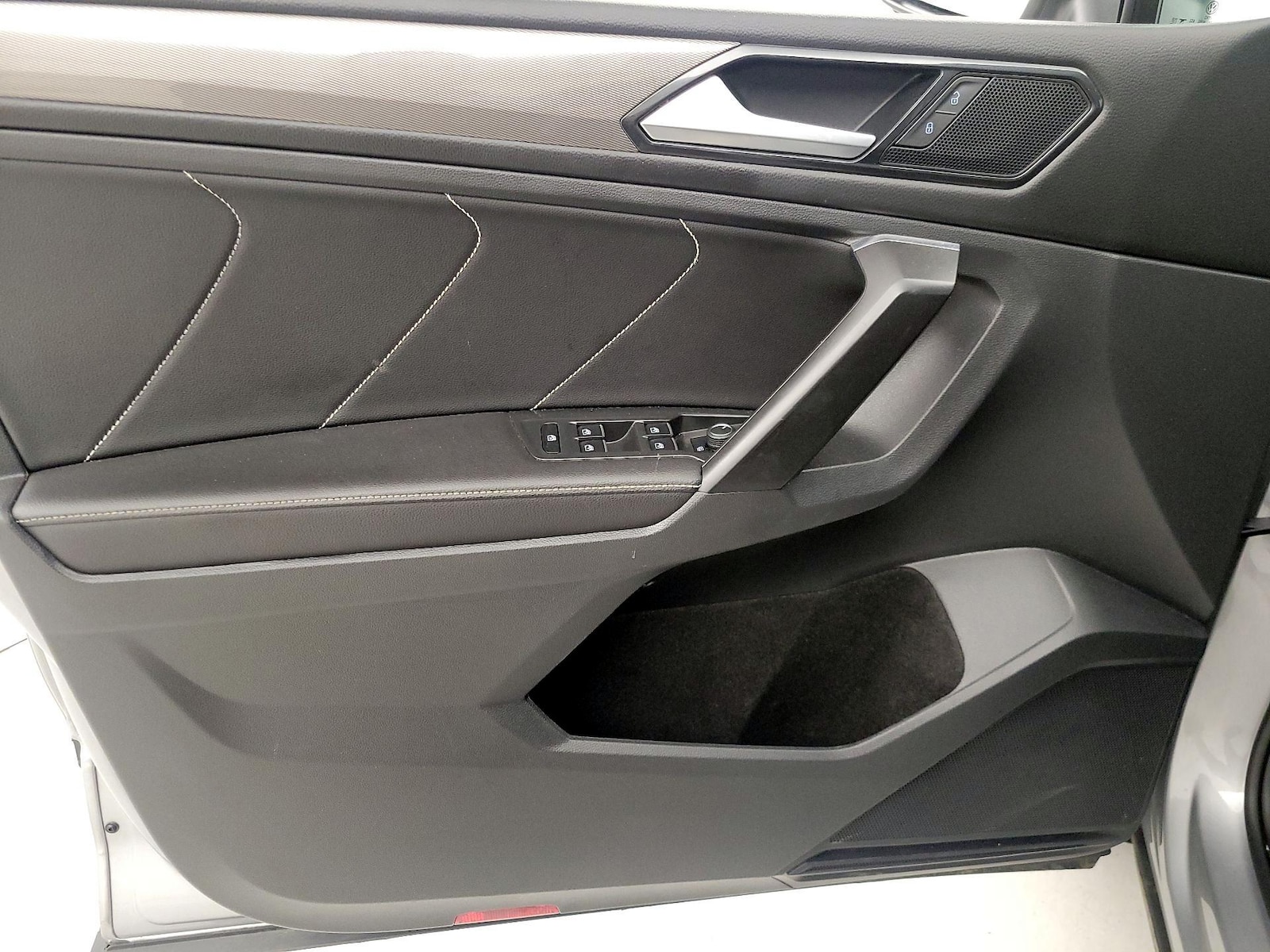 2023 Volkswagen Tiguan SE - Photo 13