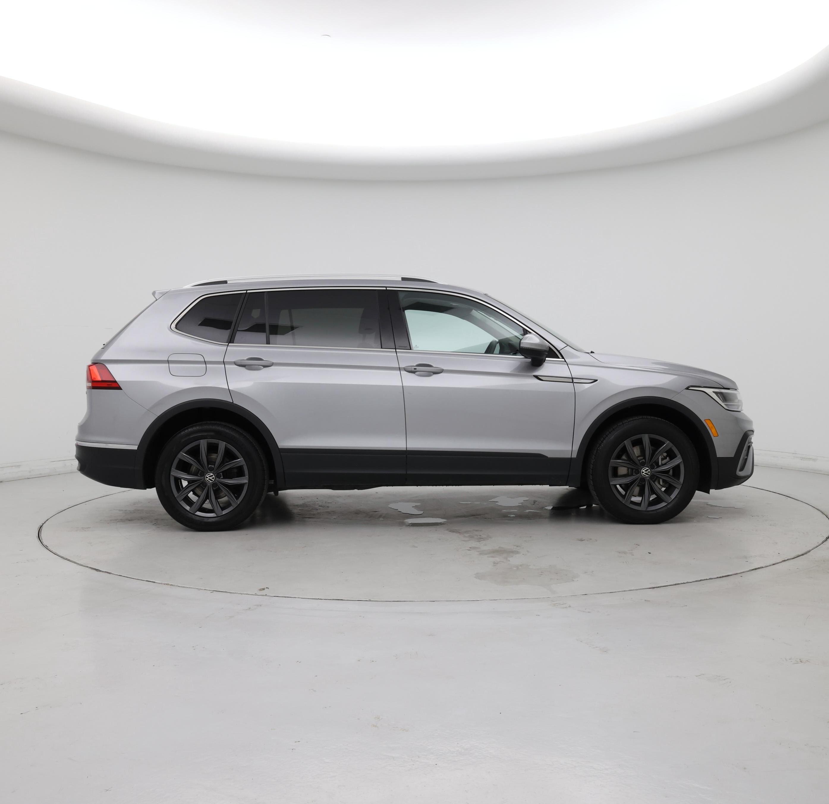 Thumbnail: 2023 Volkswagen Tiguan - 7