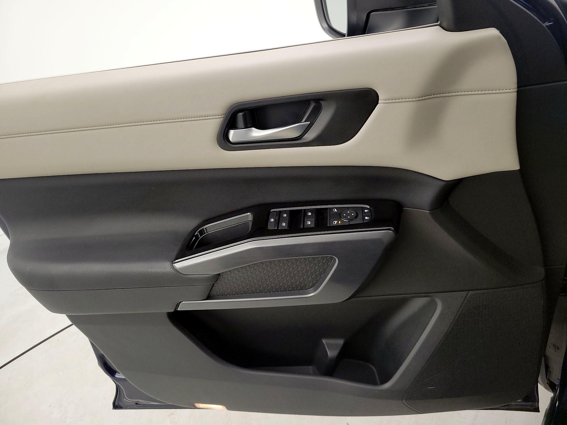 Thumbnail: 2022 Nissan Pathfinder - 12