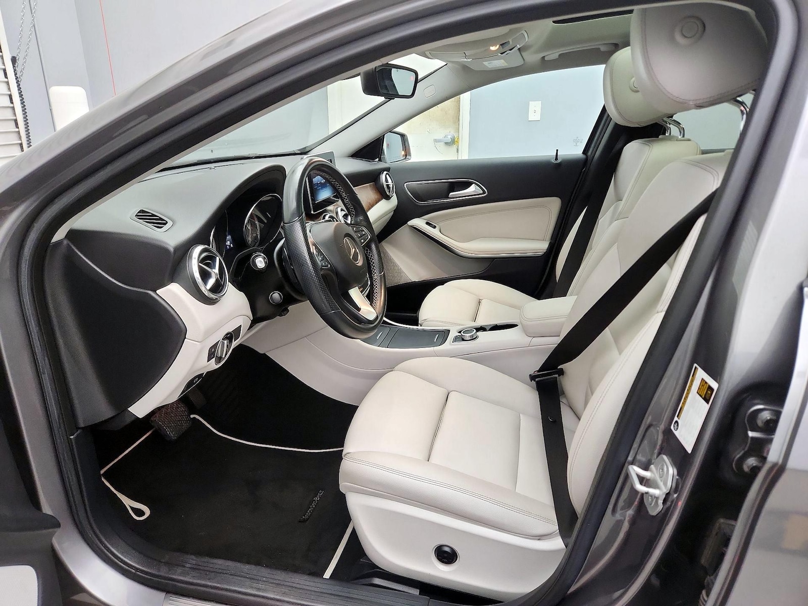 2016 Mercedes-Benz GLA-Class GLA250 - Photo 12