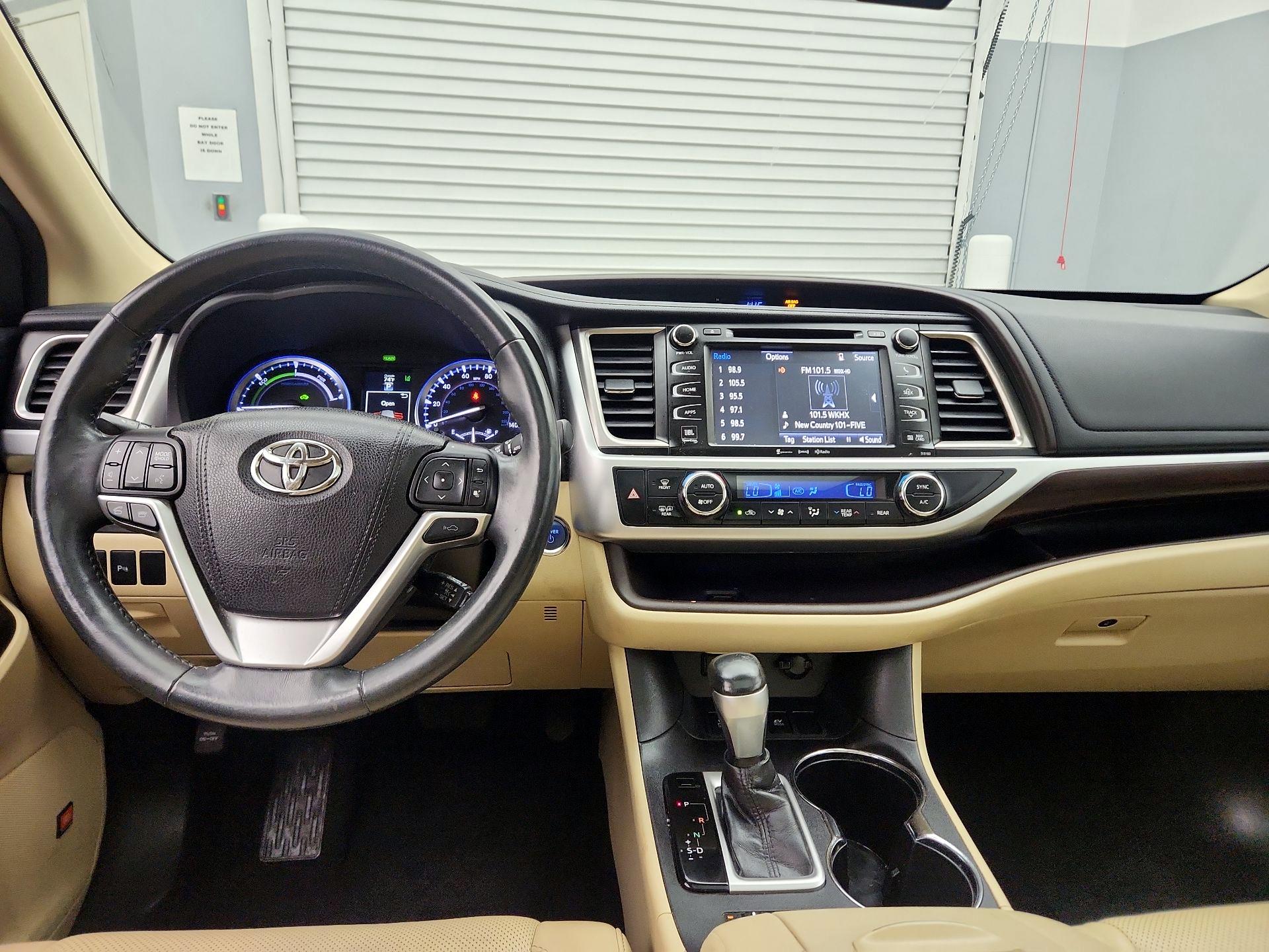 Thumbnail: 2016 Toyota Highlander - 9