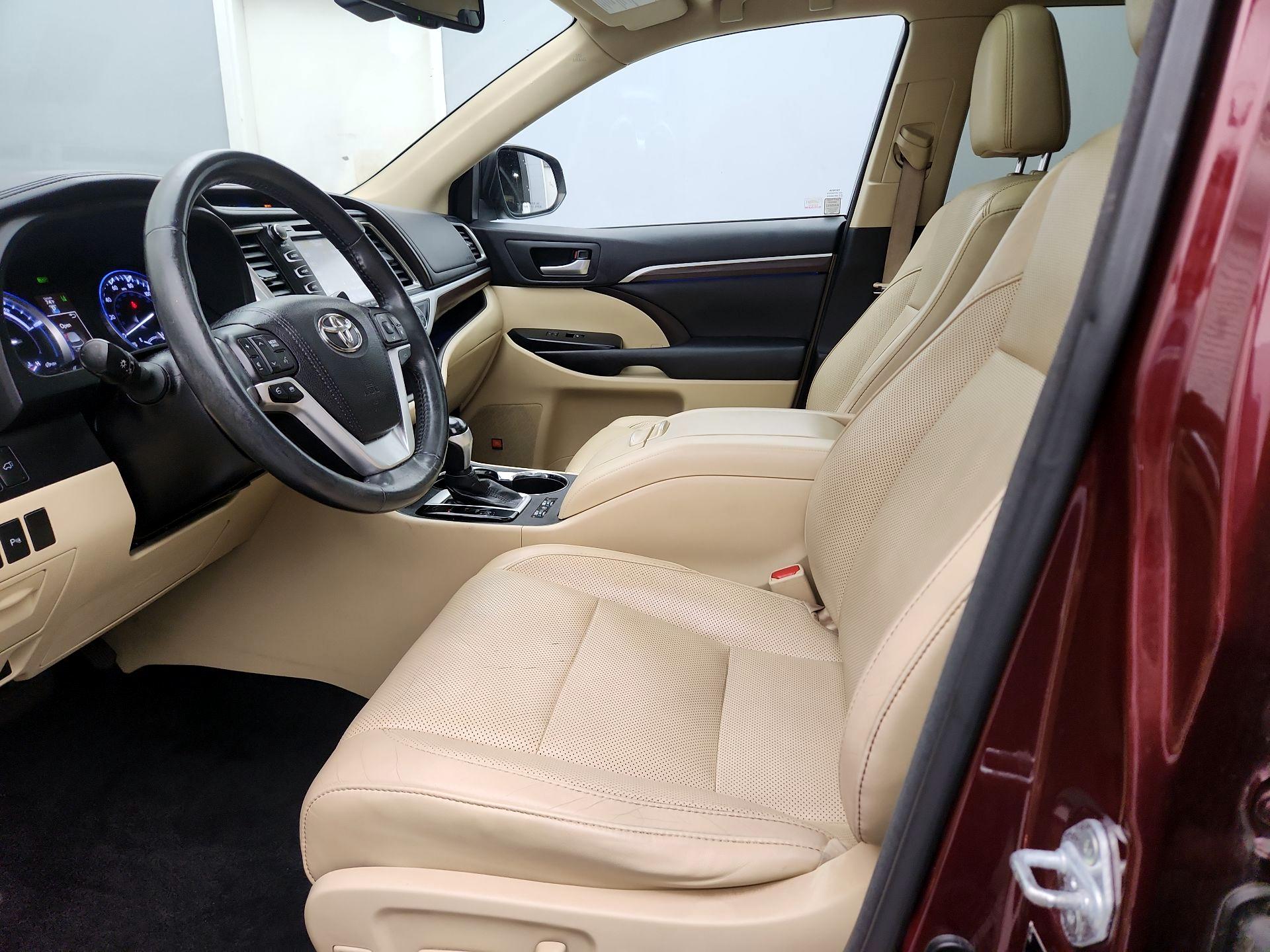 Thumbnail: 2016 Toyota Highlander - 11