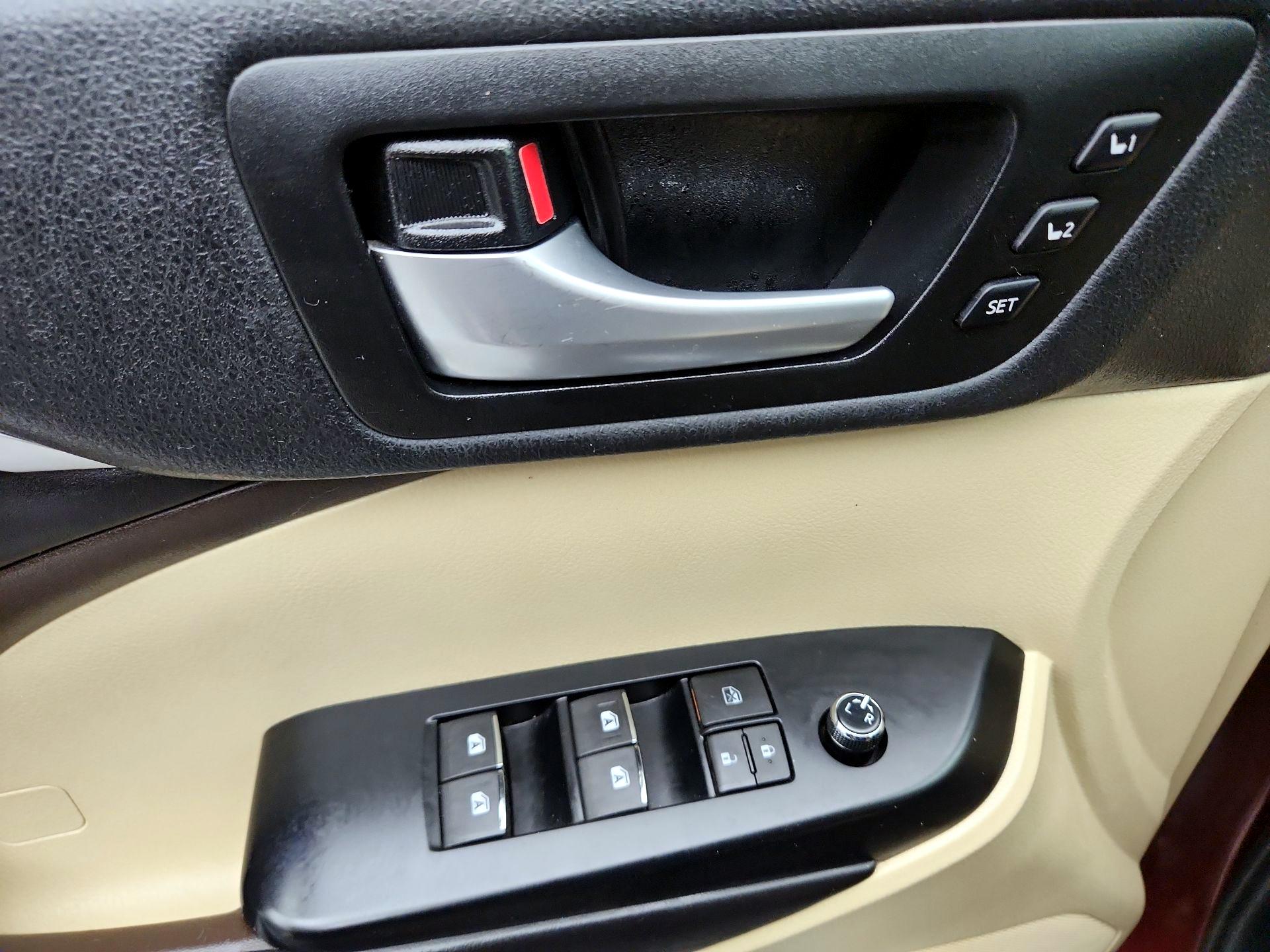 Thumbnail: 2016 Toyota Highlander - 12