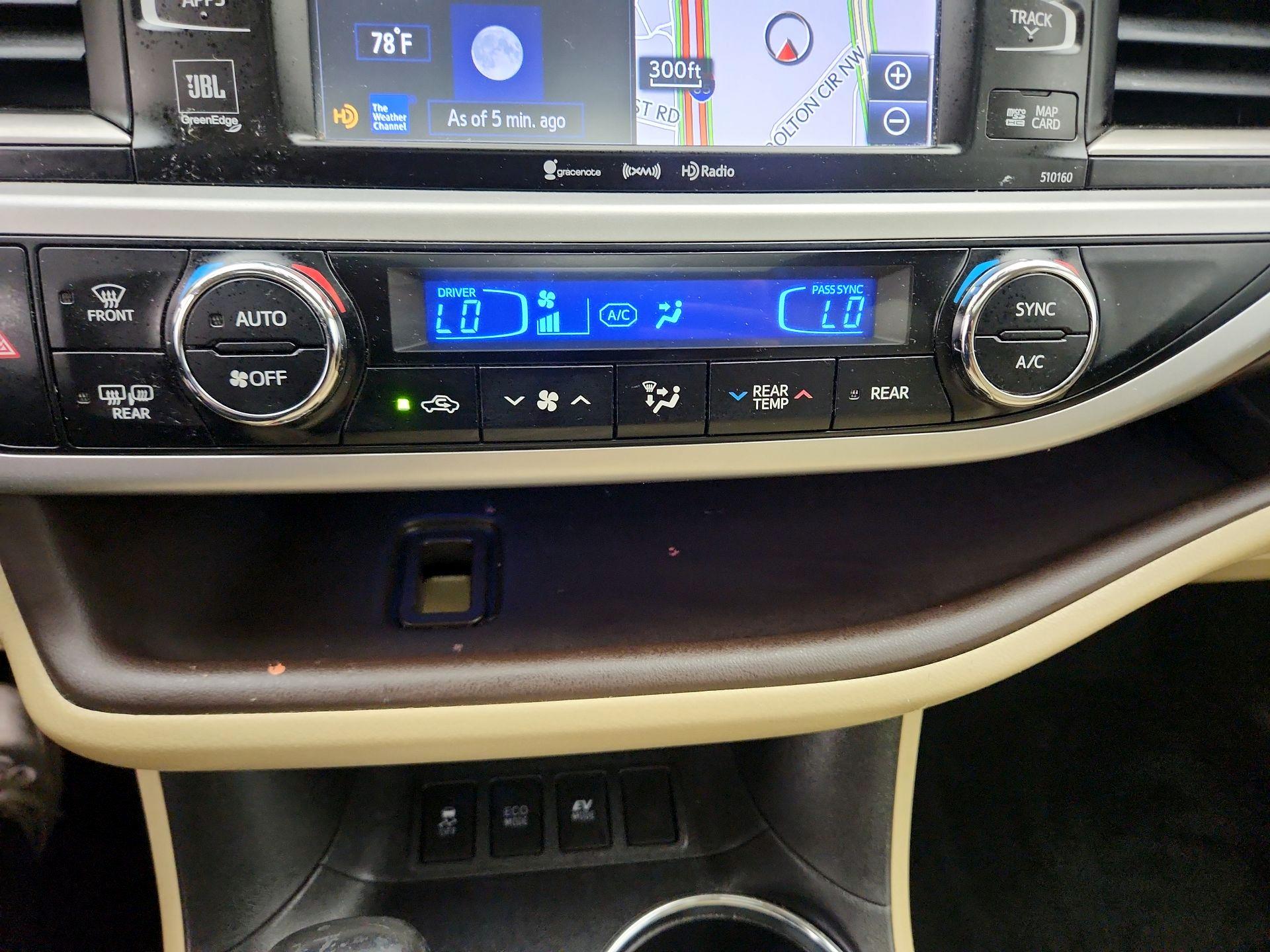 Thumbnail: 2016 Toyota Highlander - 17