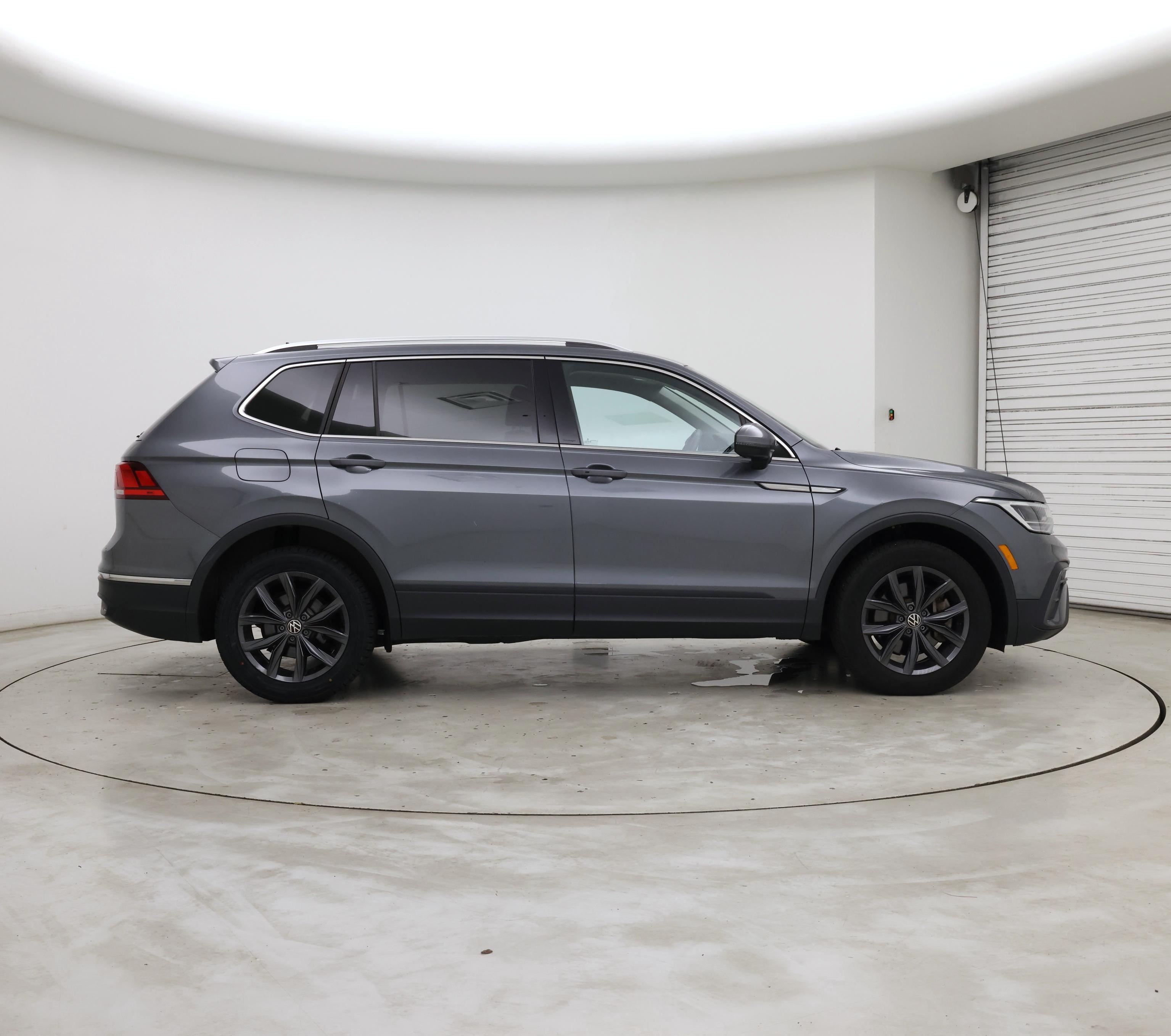 Thumbnail: 2023 Volkswagen Tiguan - 7