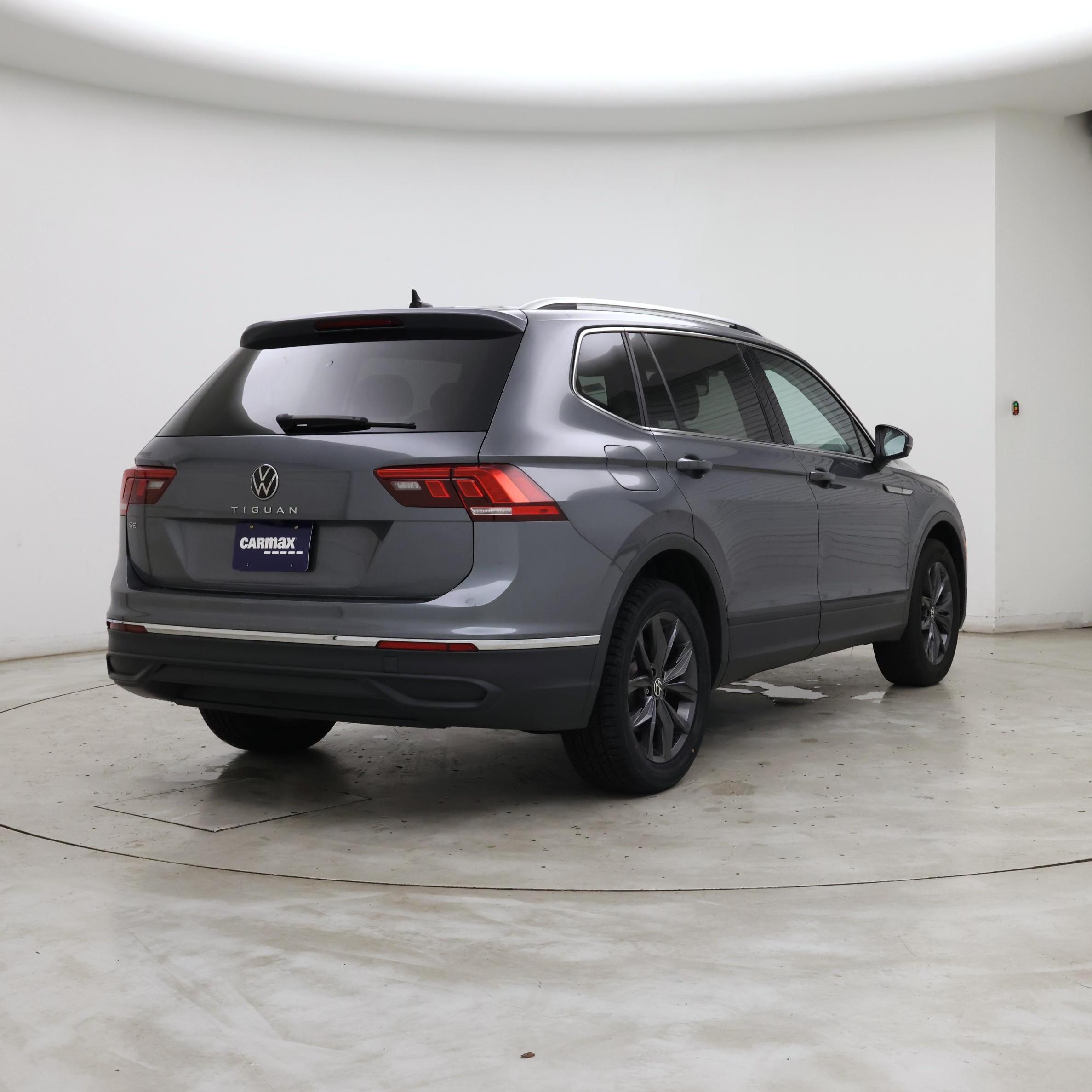 Thumbnail: 2023 Volkswagen Tiguan - 8