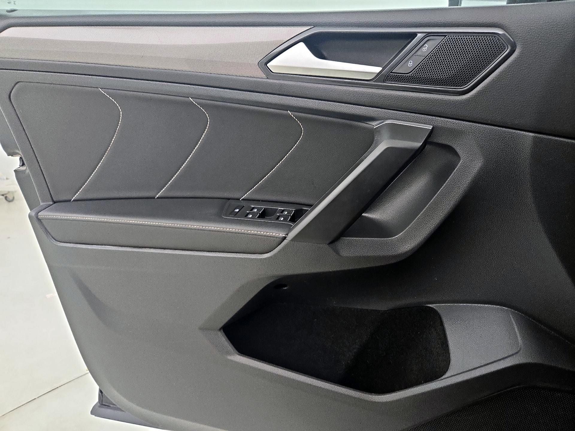 Thumbnail: 2023 Volkswagen Tiguan - 12