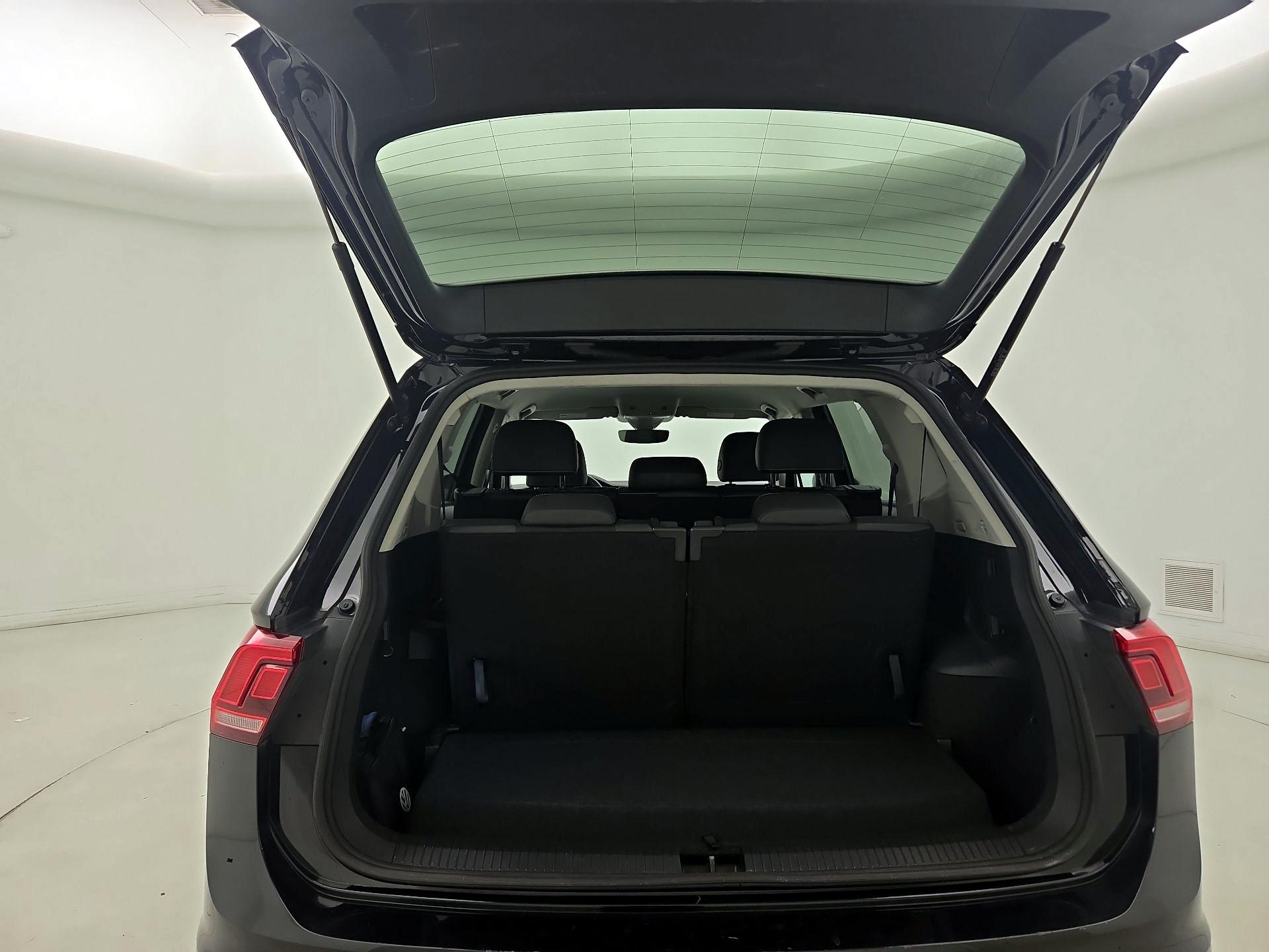 Thumbnail: 2023 Volkswagen Tiguan - 20