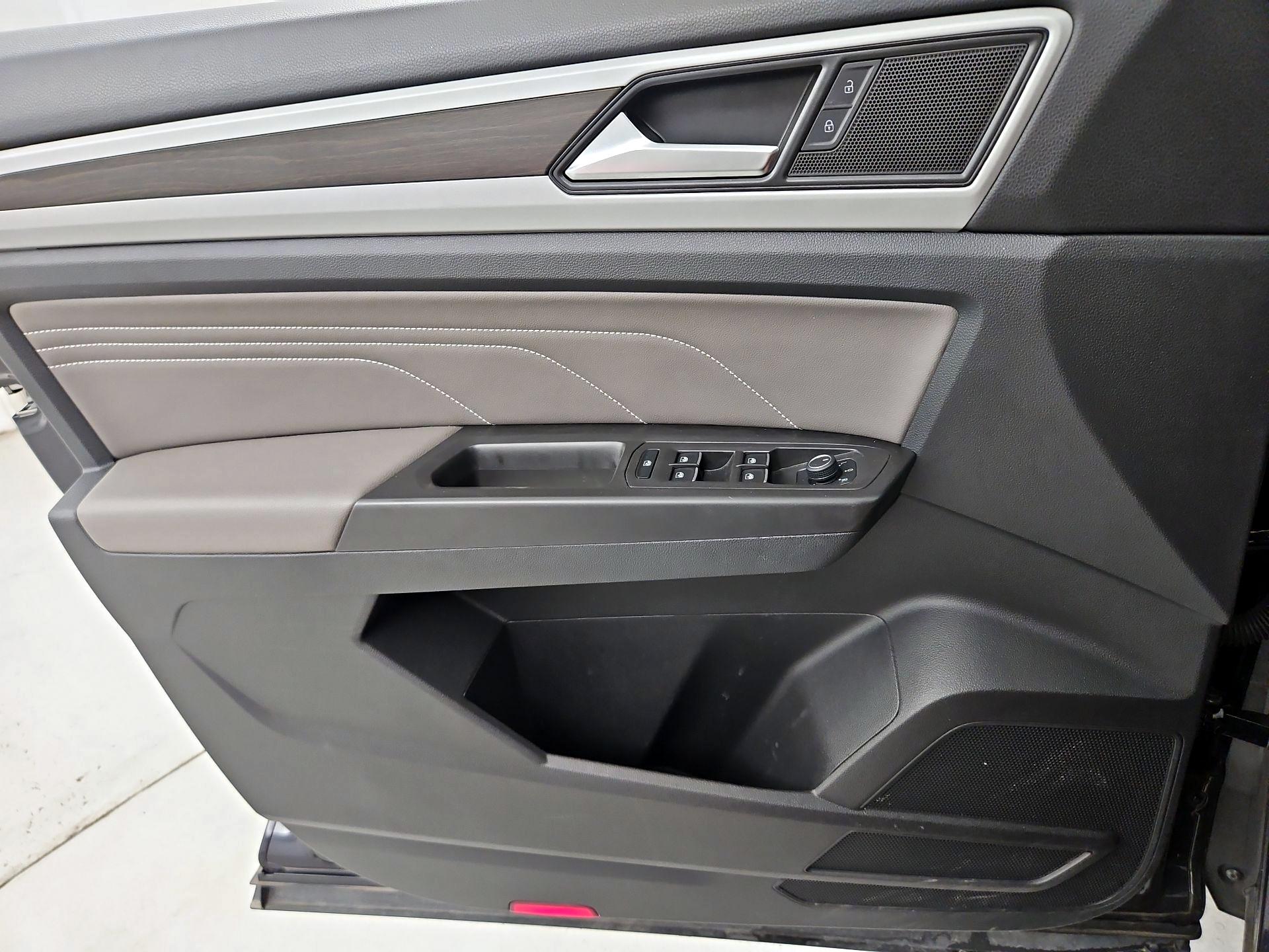 Thumbnail: 2023 Volkswagen Atlas - 12