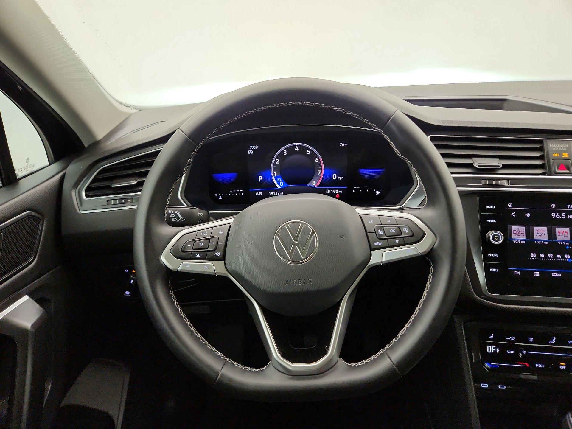 Thumbnail: 2023 Volkswagen Tiguan - 10