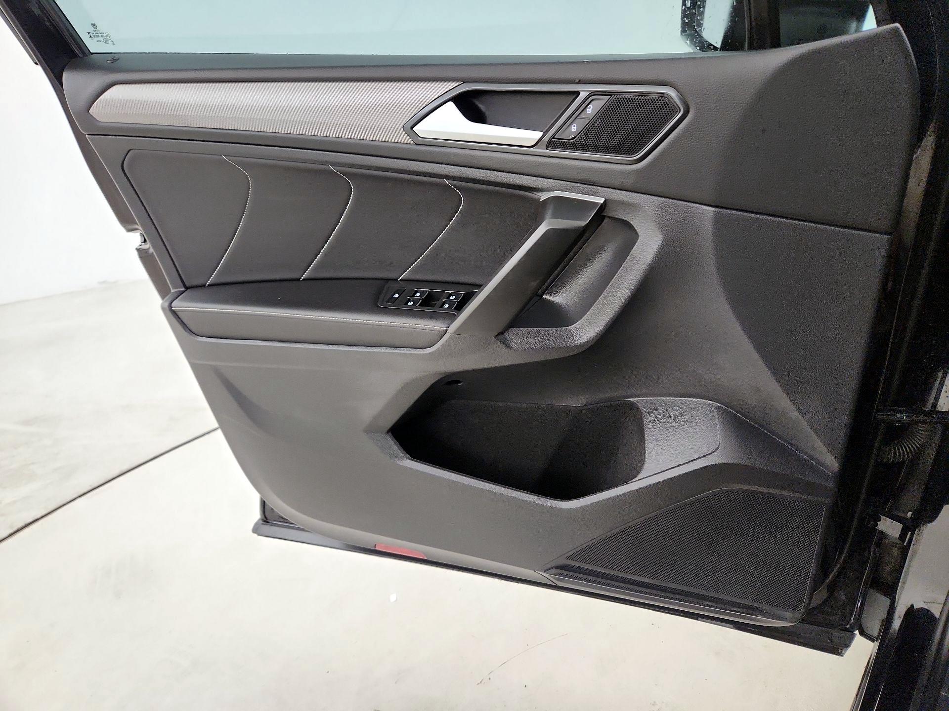 Thumbnail: 2023 Volkswagen Tiguan - 12