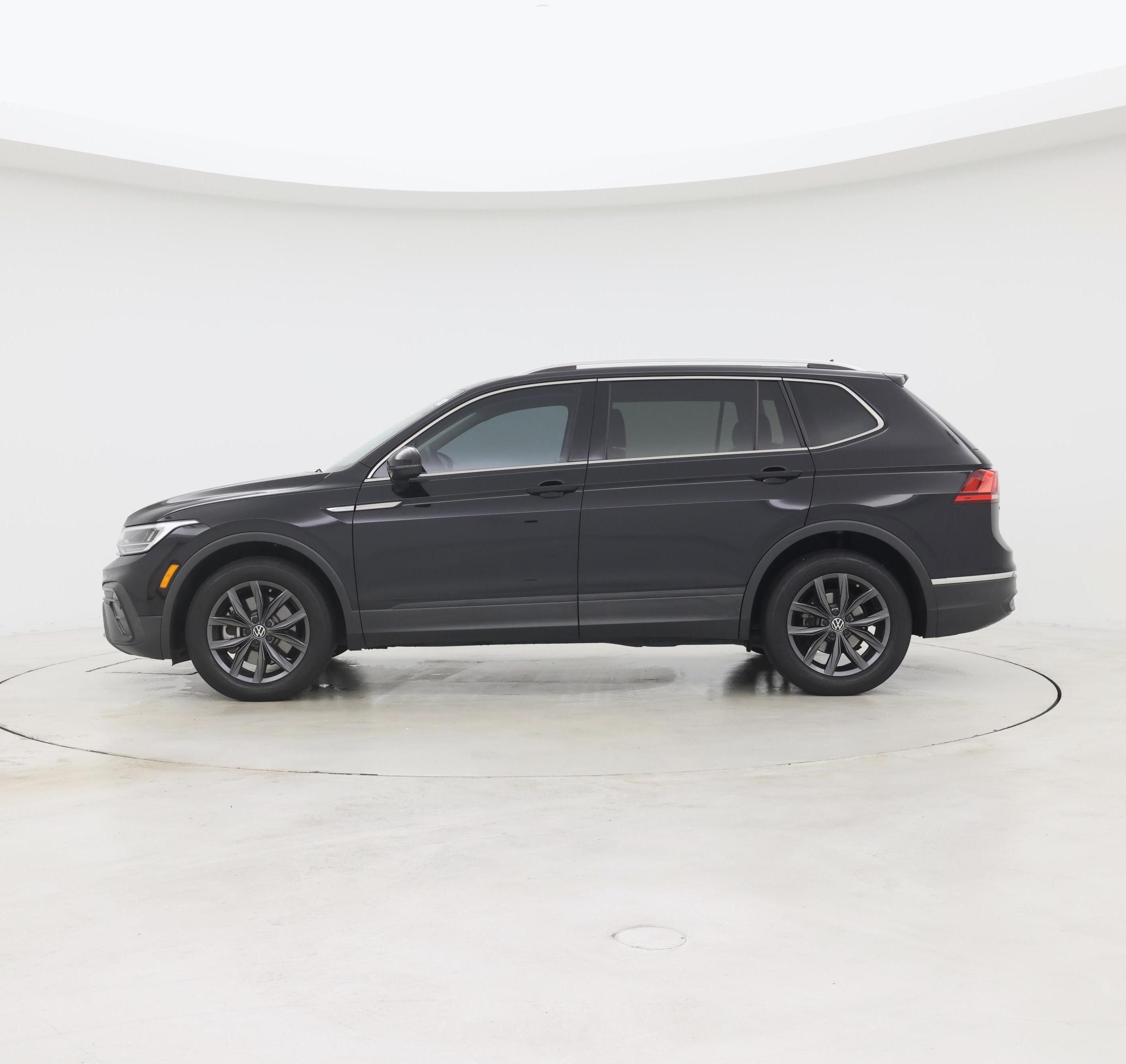 Thumbnail: 2023 Volkswagen Tiguan - 3