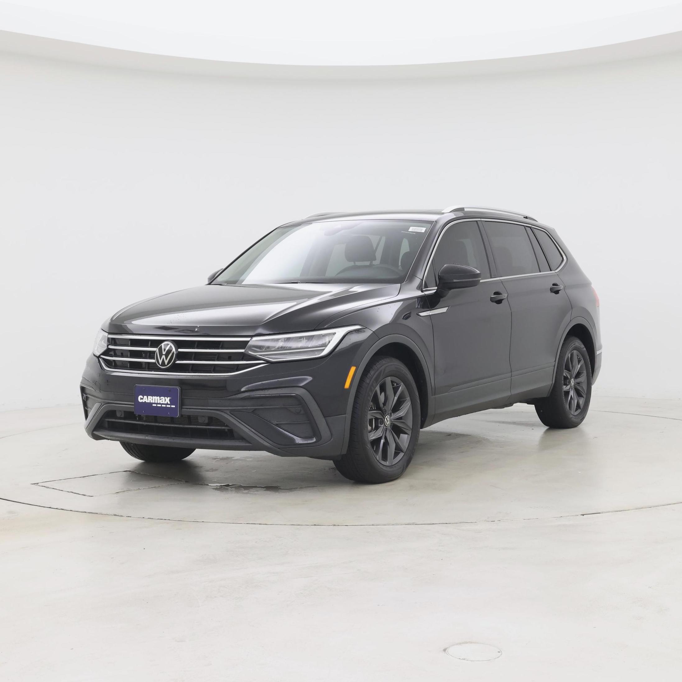 Thumbnail: 2023 Volkswagen Tiguan - 4