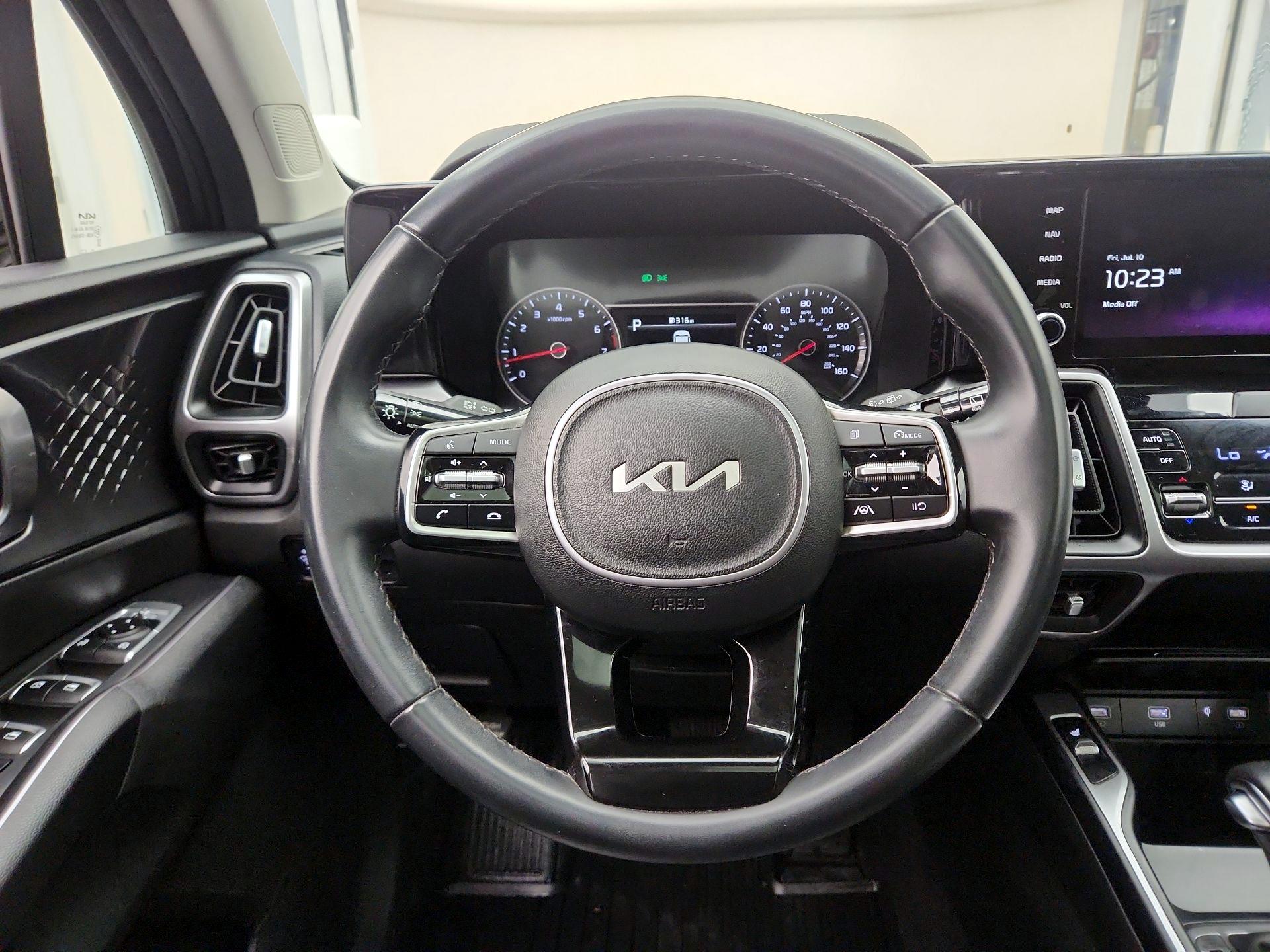 Thumbnail: 2023 Kia Sorento - 10
