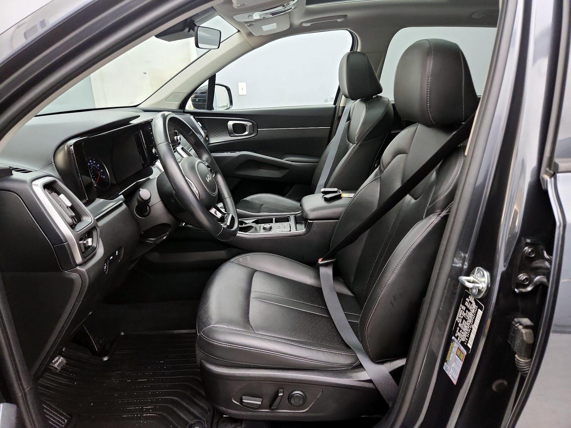 Thumbnail: 2023 Kia Sorento - 11