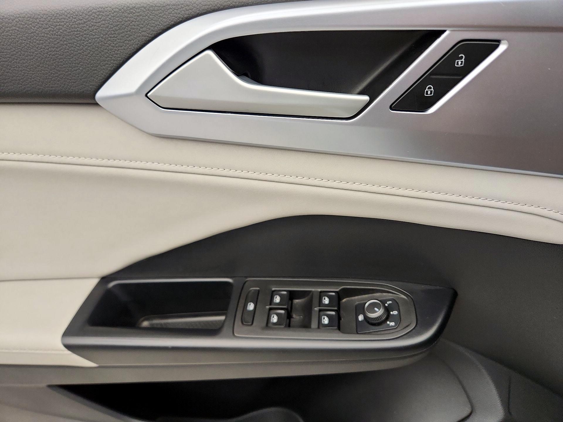Thumbnail: 2025 Volkswagen Taos - 12