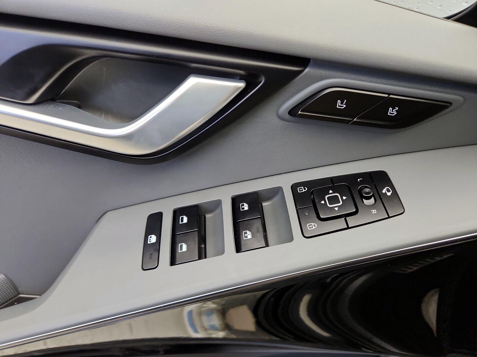 Thumbnail: 2024 Kia Niro - 12