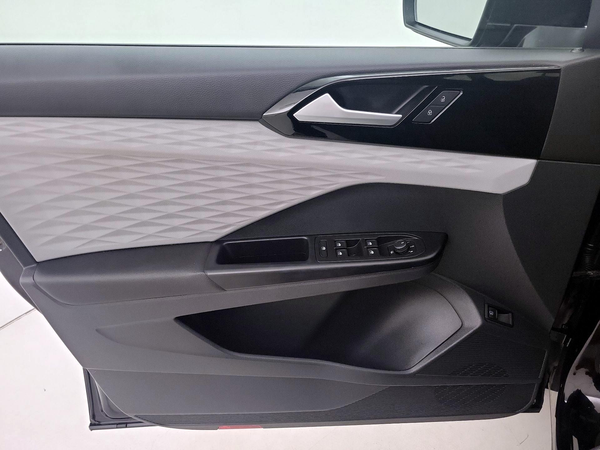 Thumbnail: 2023 Volkswagen Taos - 12