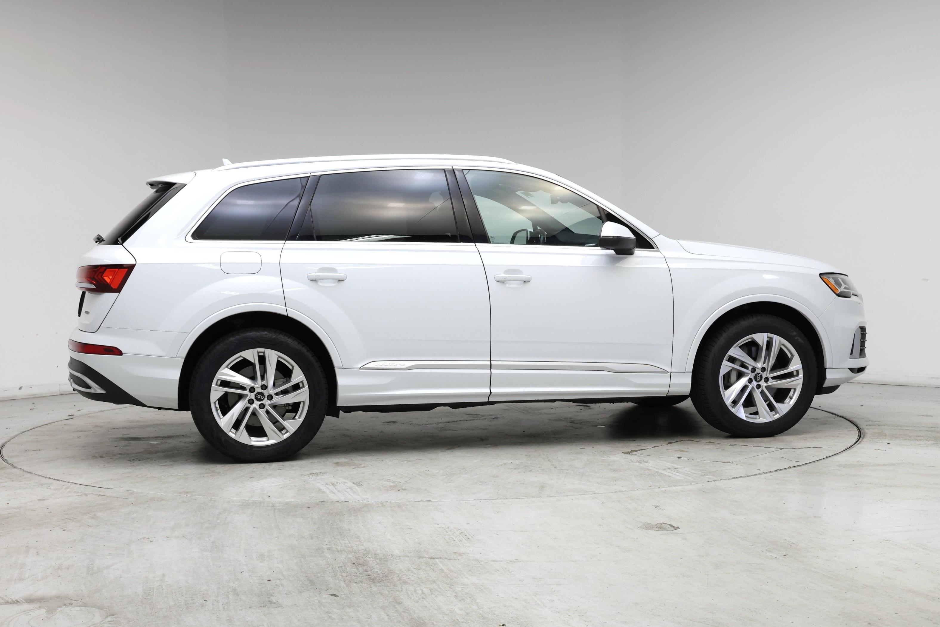 Thumbnail: 2023 Audi Q7 - 7