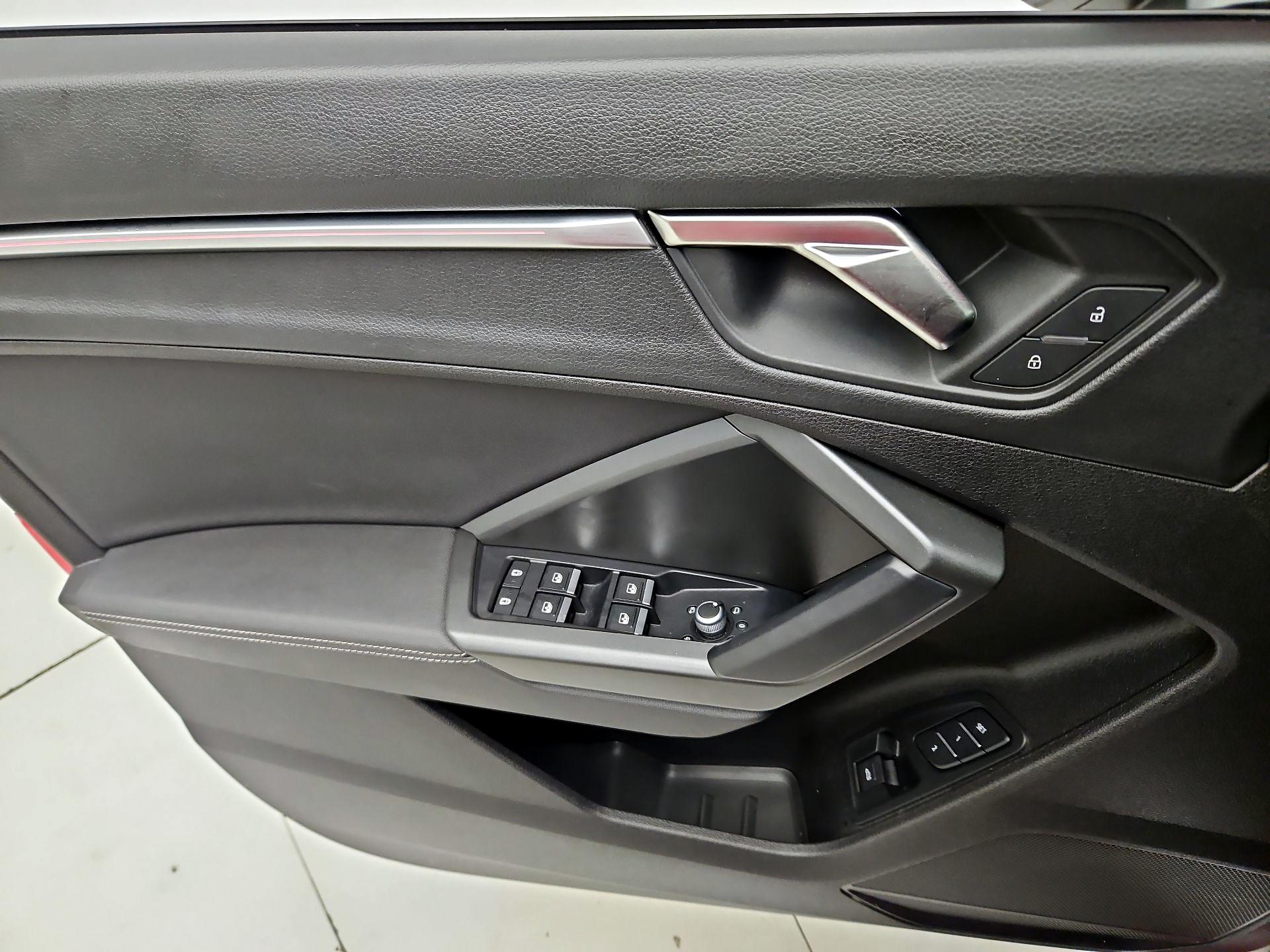 Thumbnail: 2023 Audi Q3 - 12