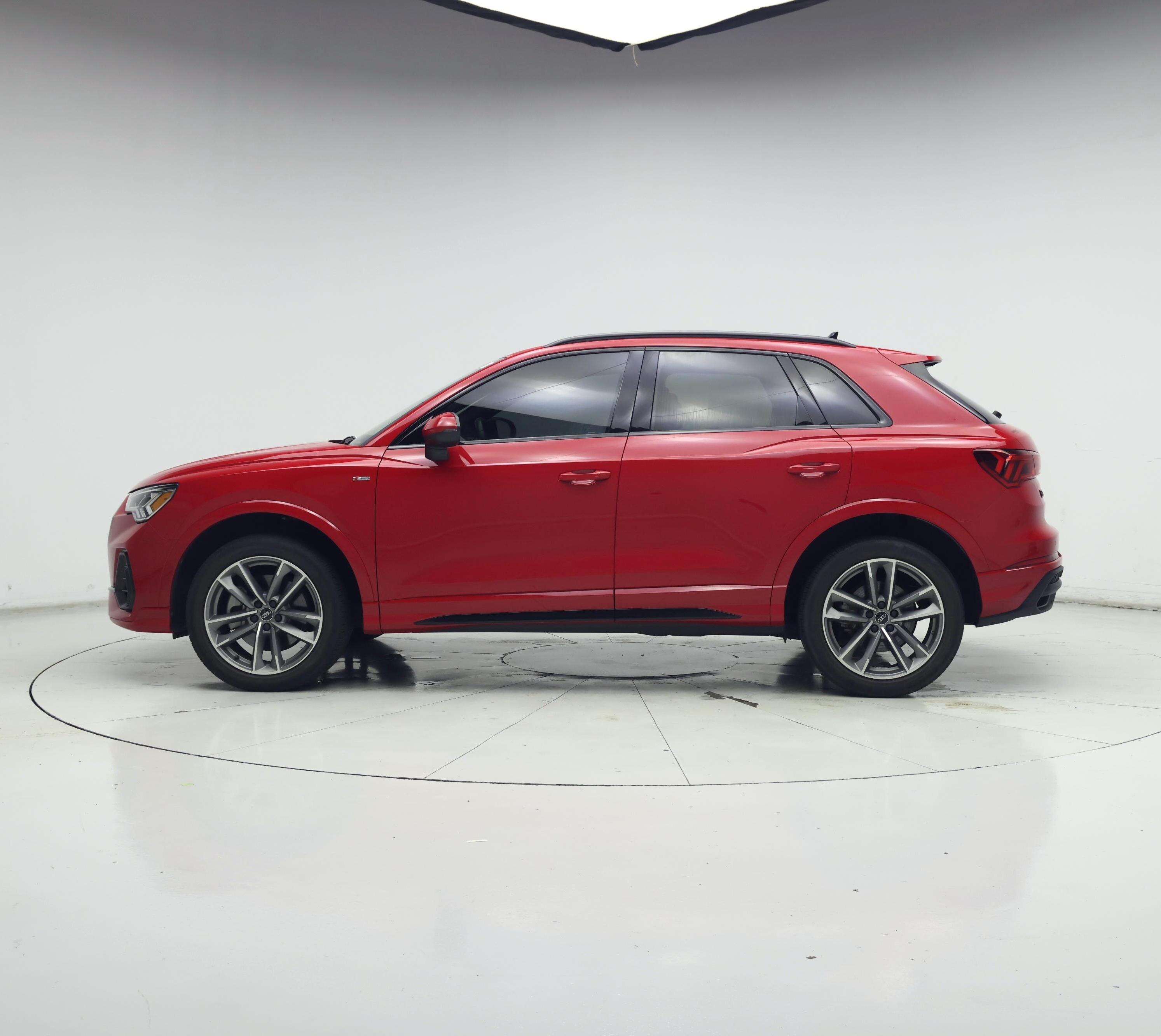 Thumbnail: 2023 Audi Q3 - 3
